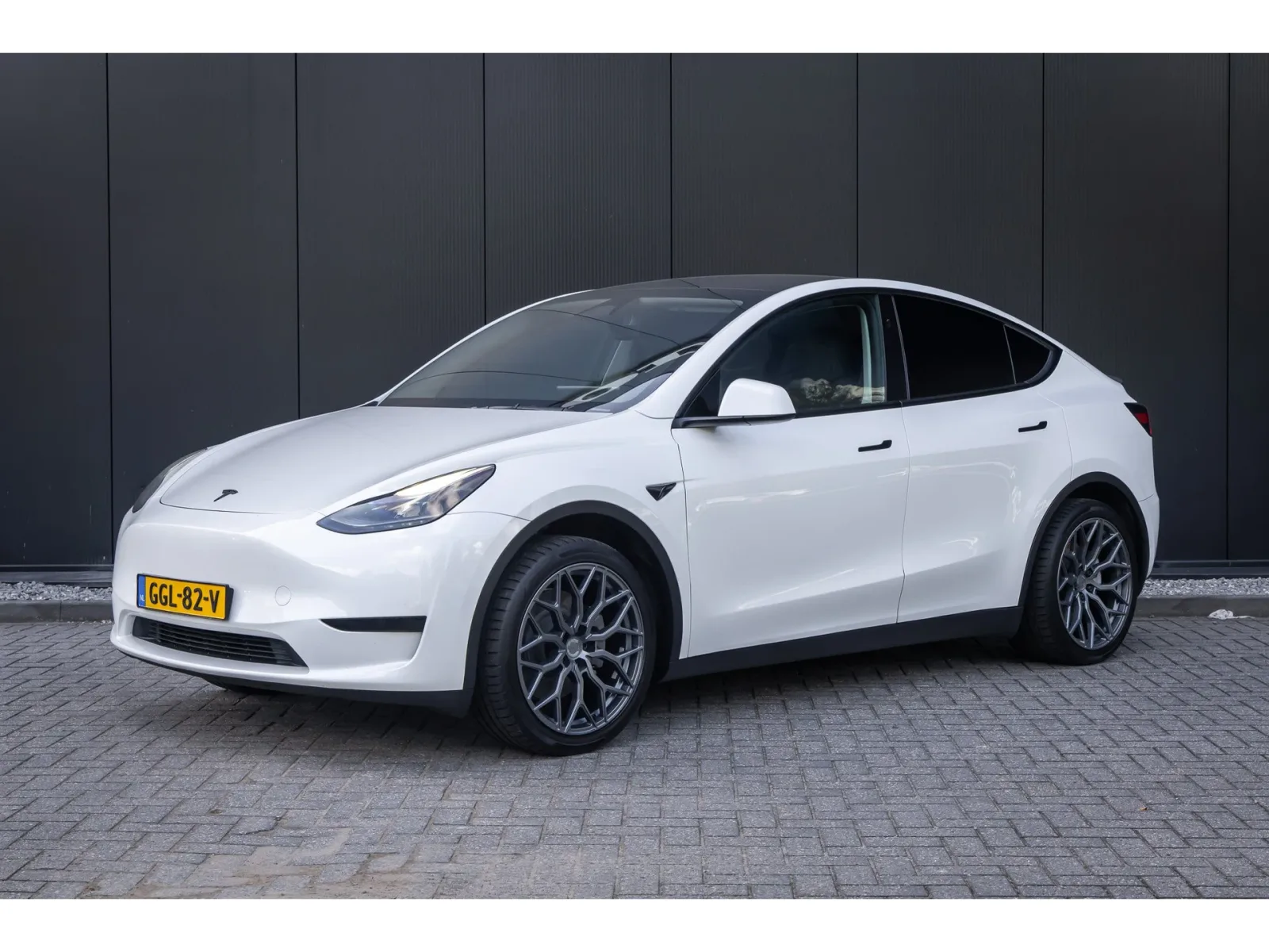 Tesla Model Y (2024) — foto 1