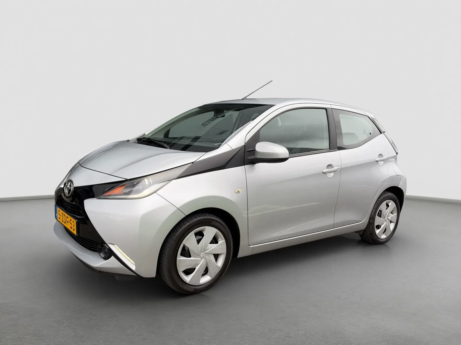 Toyota Aygo (2015) — foto 1