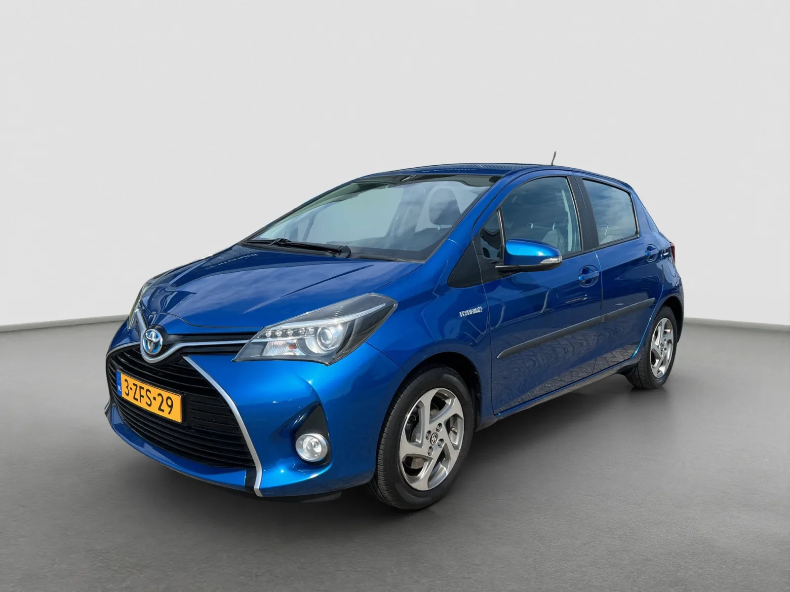 Toyota Yaris (2015) — foto 1