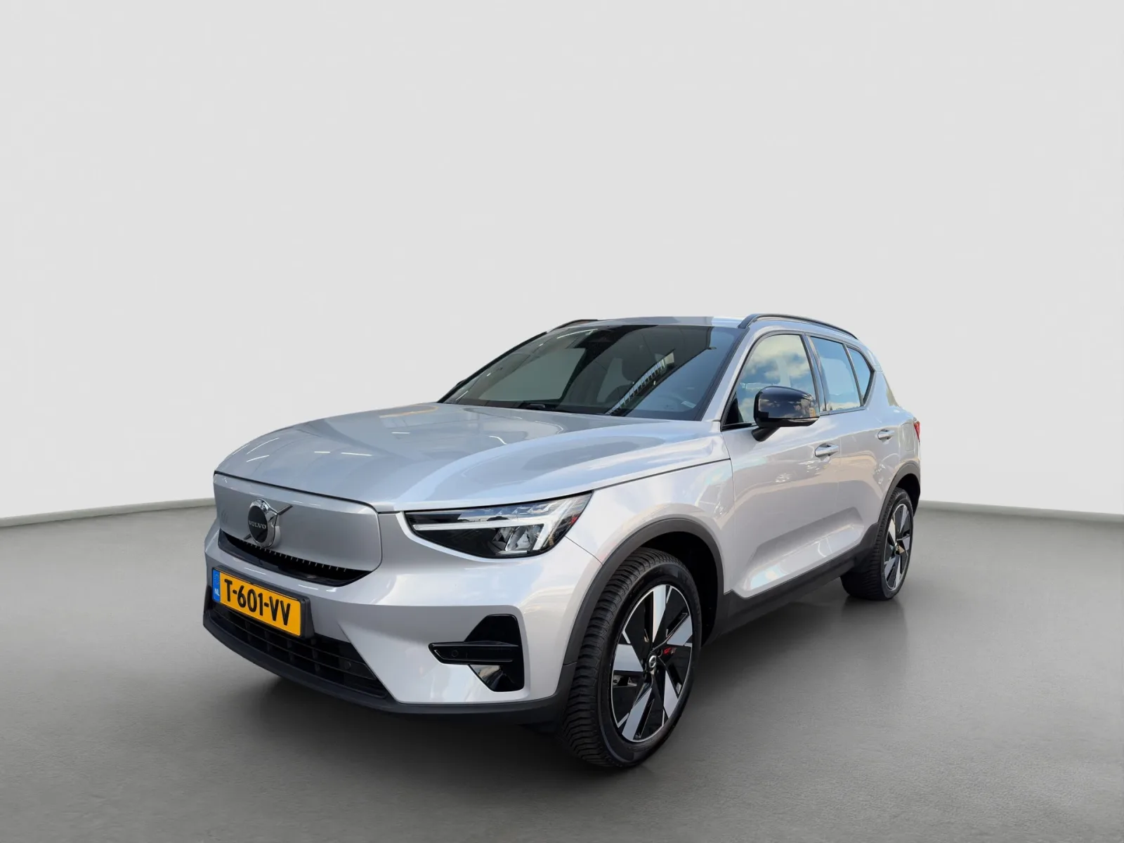 Volvo XC40 (2023) — foto 1