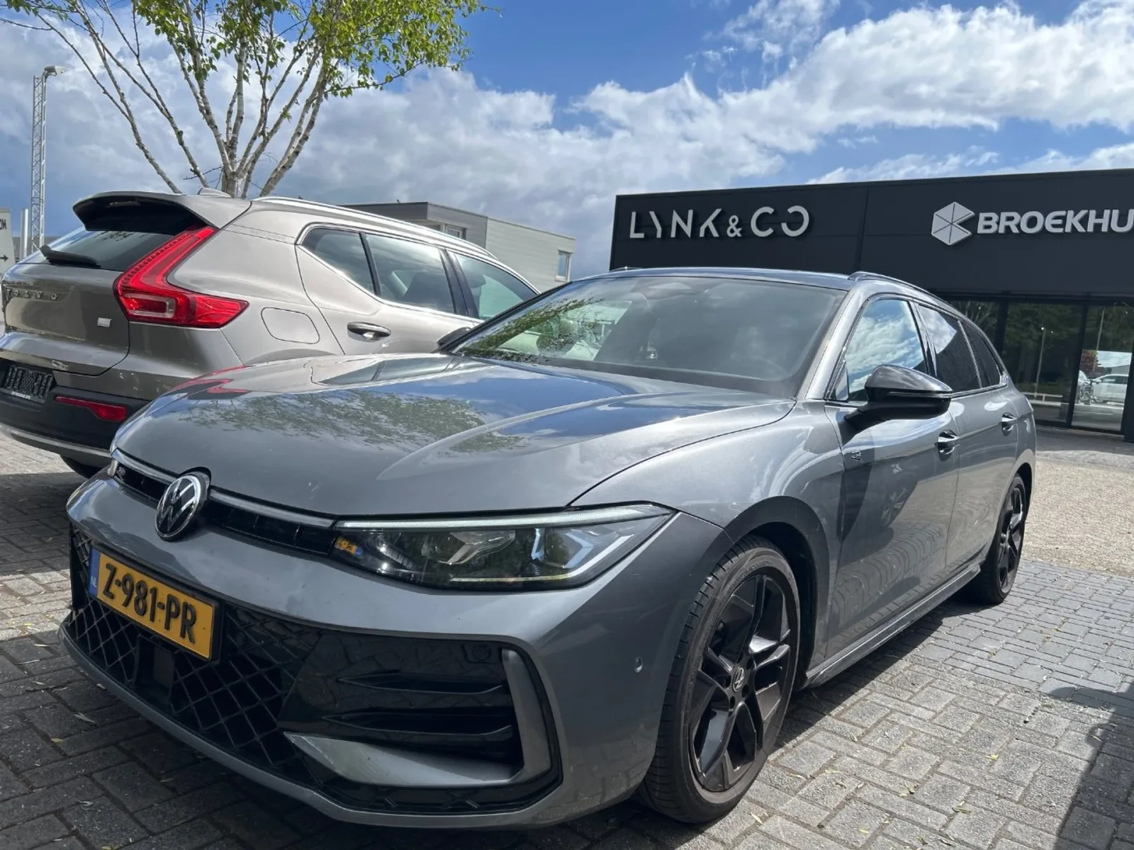 Volkswagen Passat (2024) — foto 1