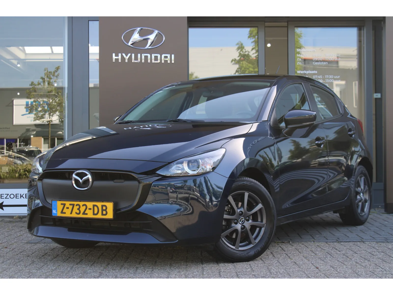 Mazda 2 (2023) — foto 1