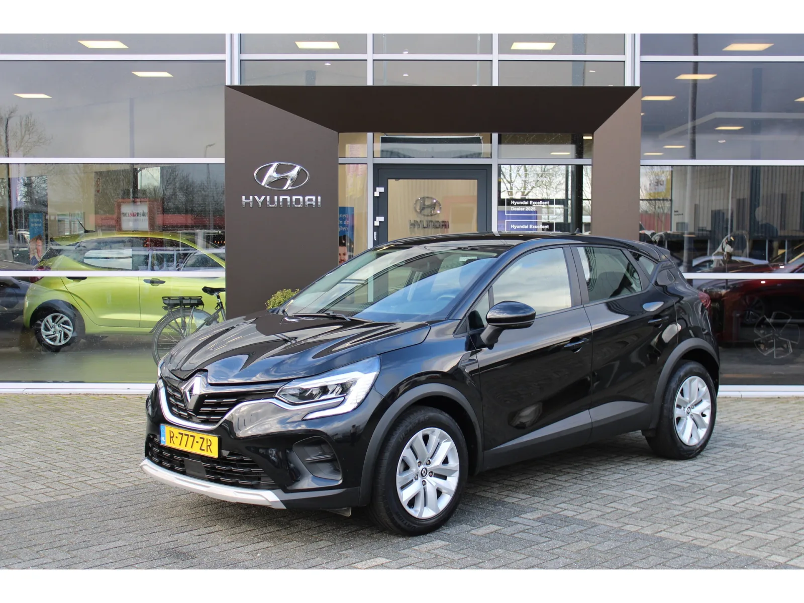 Renault Captur (2023) — foto 1