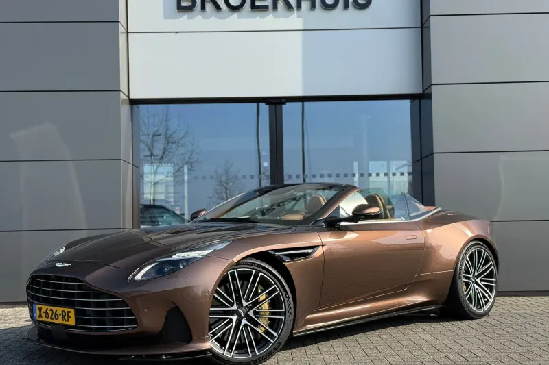 Aston Martin DB12 Volante (2024)