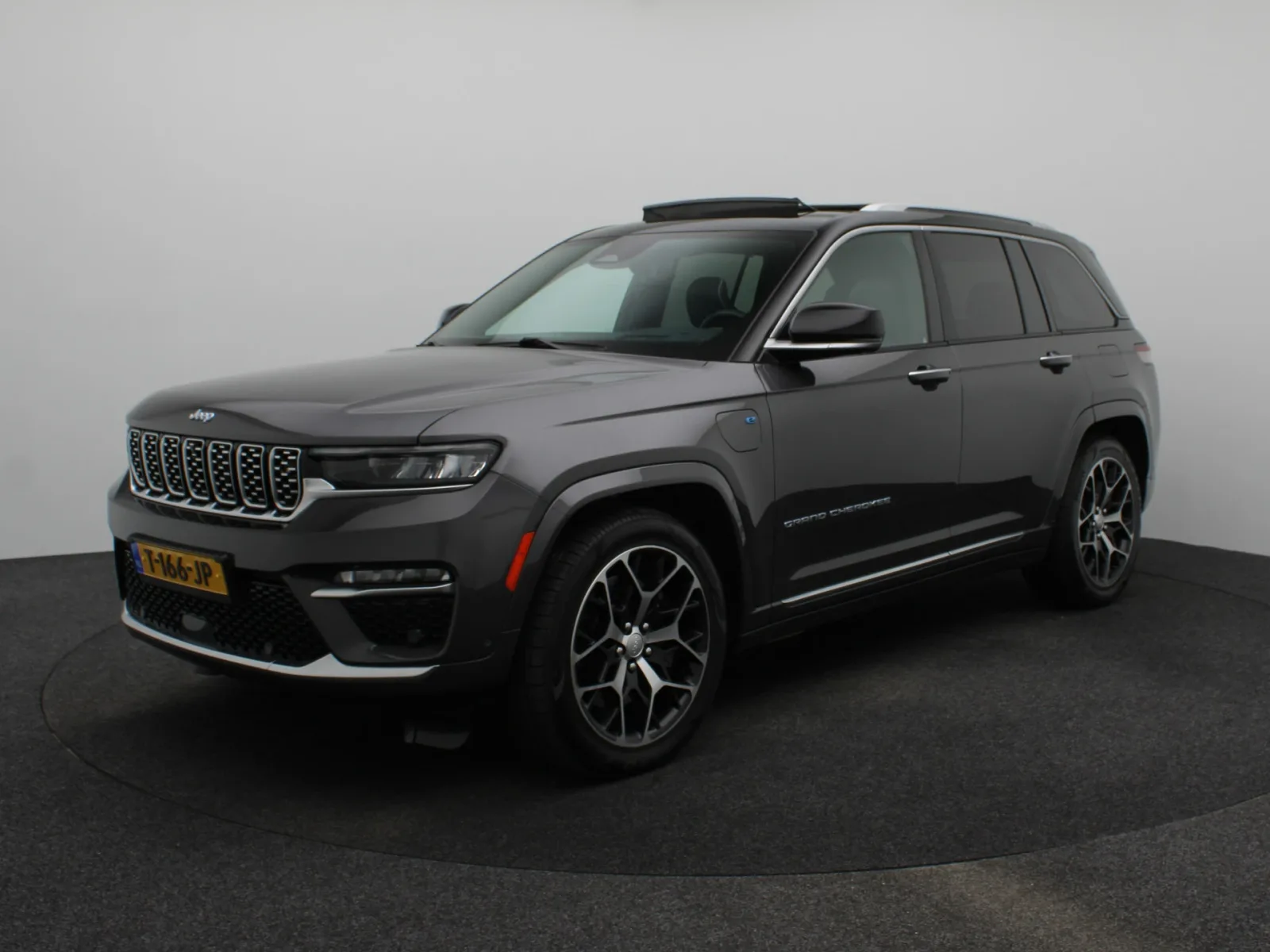 Jeep Grand Cherokee (2023) — foto 1