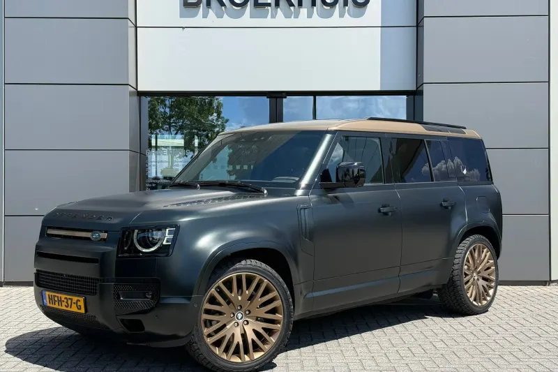 Land Rover Defender (2025)