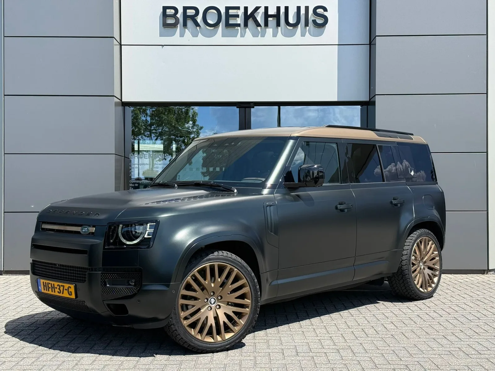 Land Rover Defender (2025) — foto 1