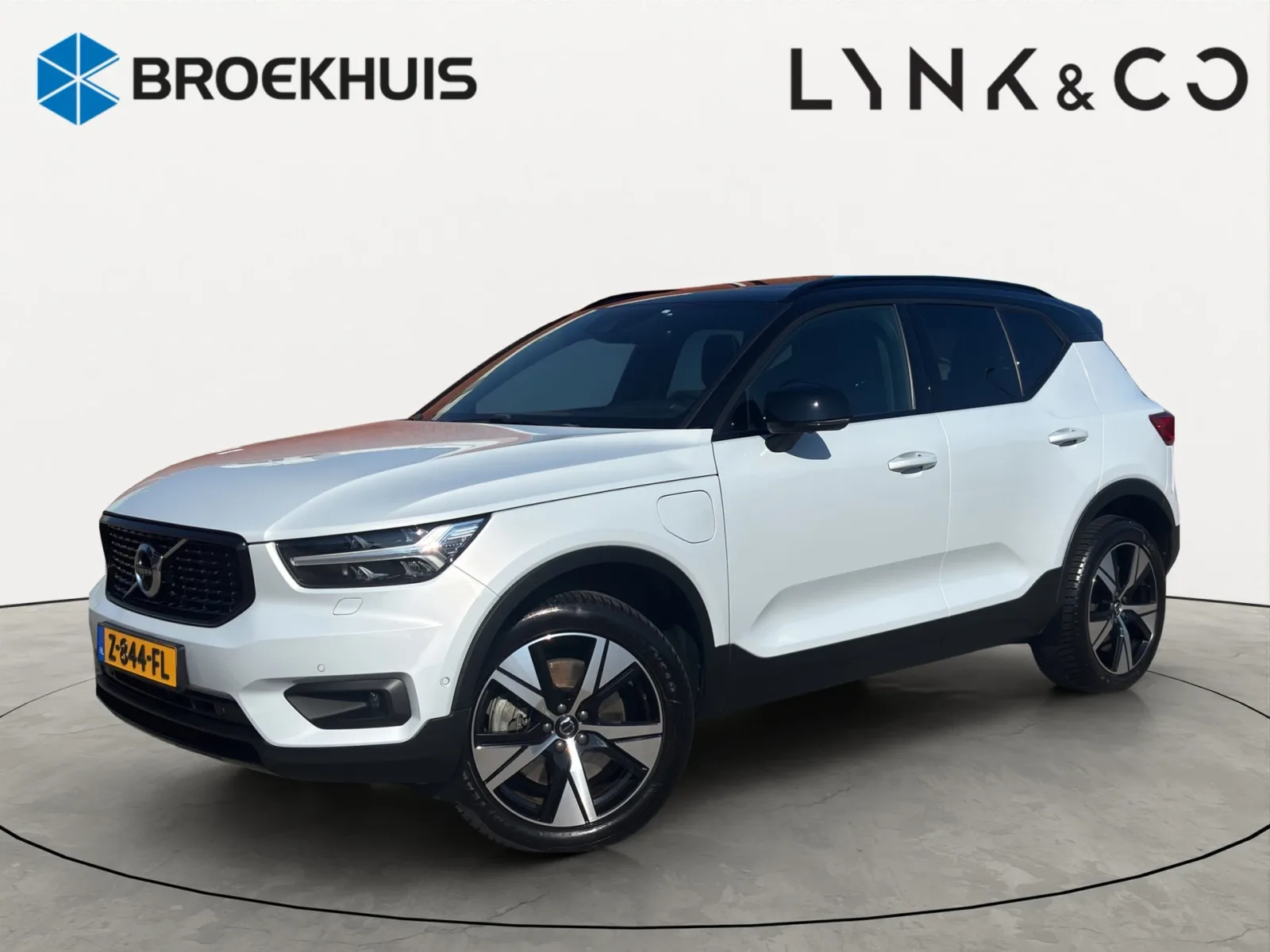 Volvo XC40 (2022) — foto 1