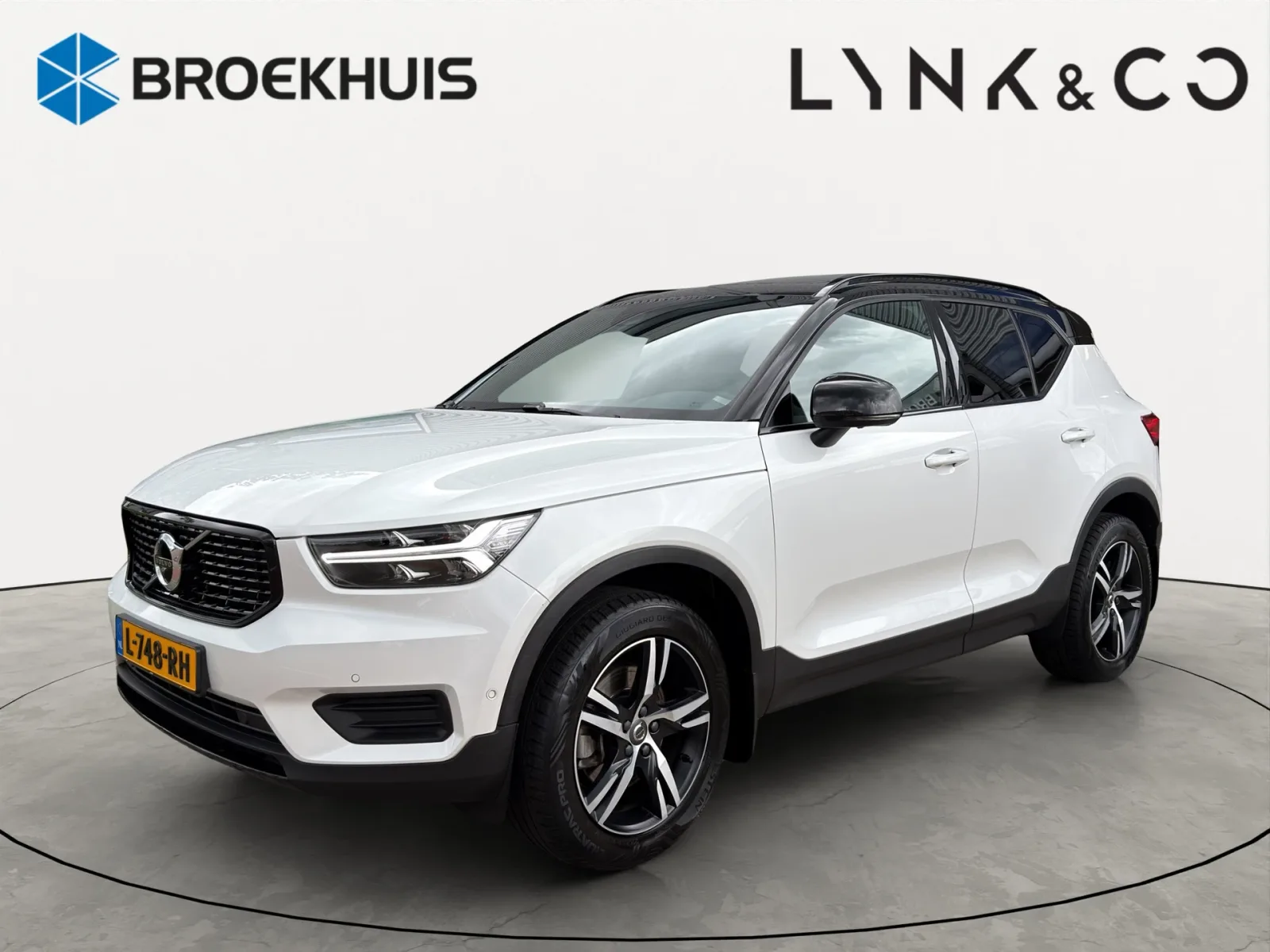 Volvo XC40 (2021) — foto 1