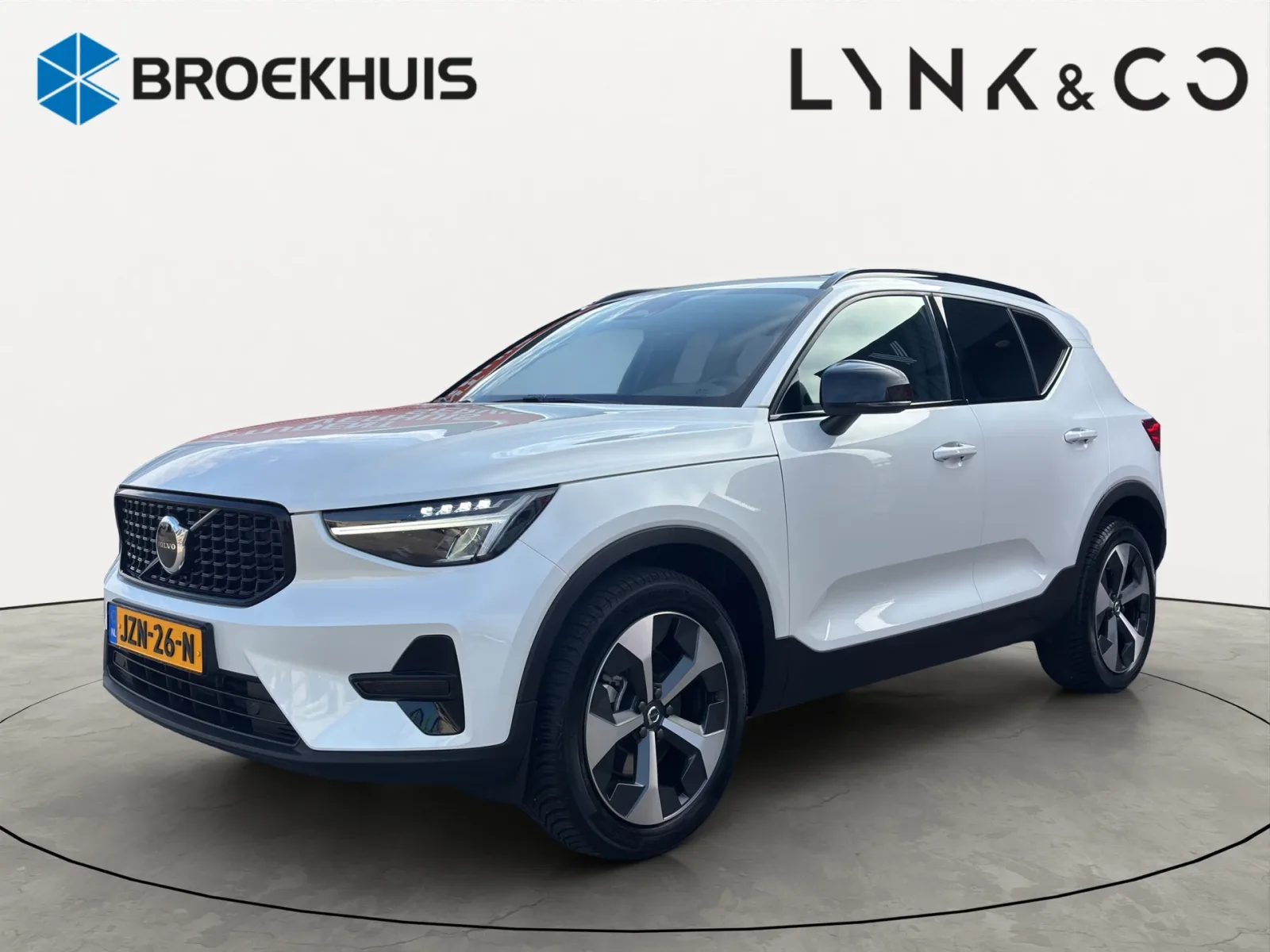 Volvo XC40 (2026) — foto 1