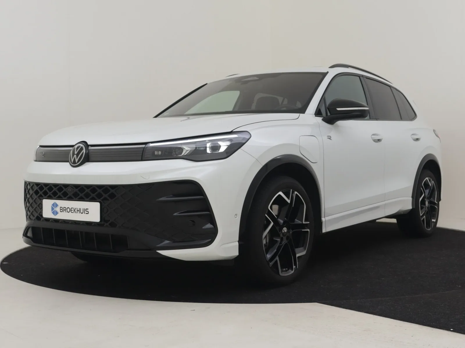 Volkswagen Tiguan (2025) — foto 1