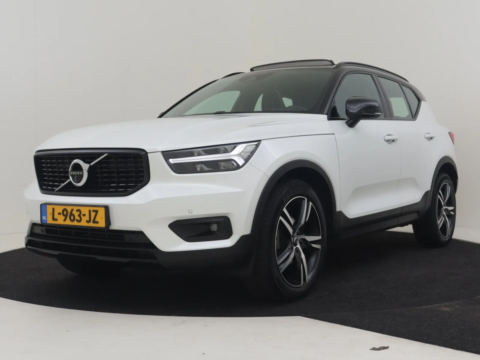 Volvo XC40 (2021) — foto 1
