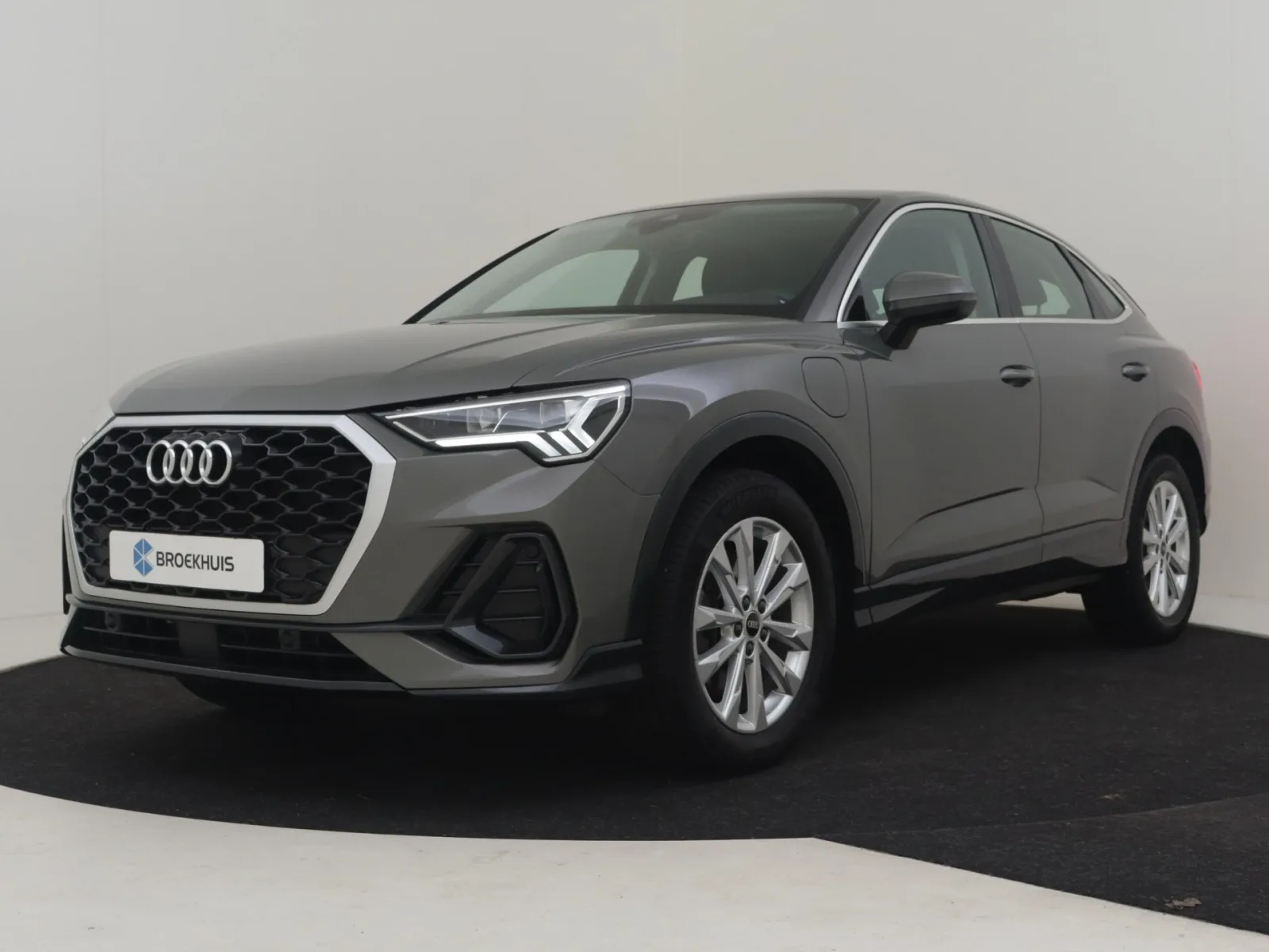 Audi Q3 (2021) — foto 1