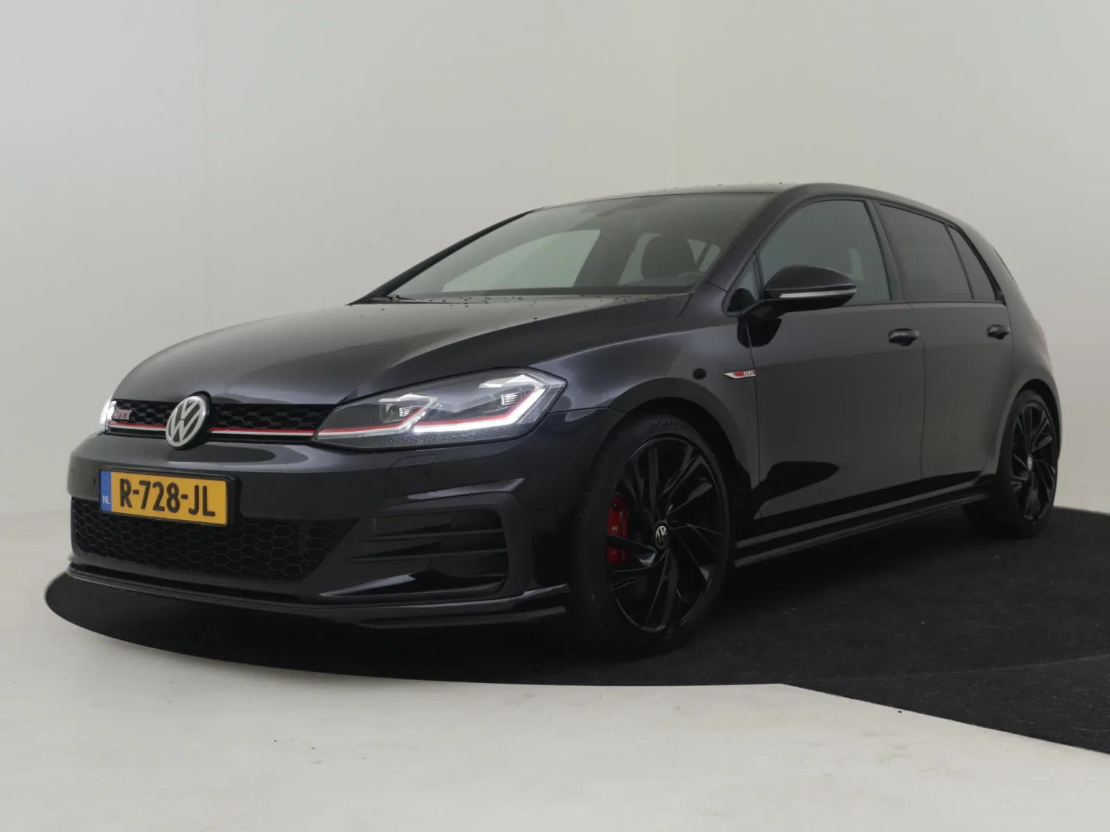 Volkswagen Golf (2019) — foto 1