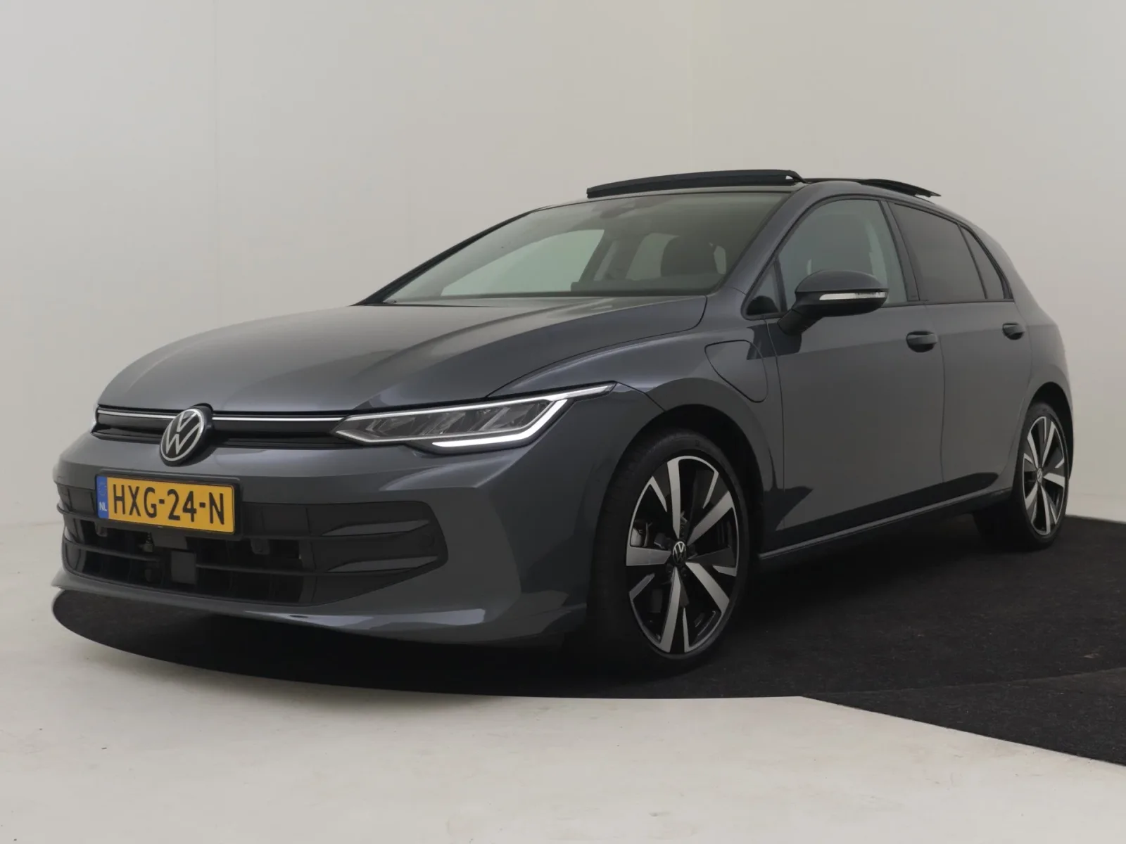 Volkswagen Golf (2025) — foto 1