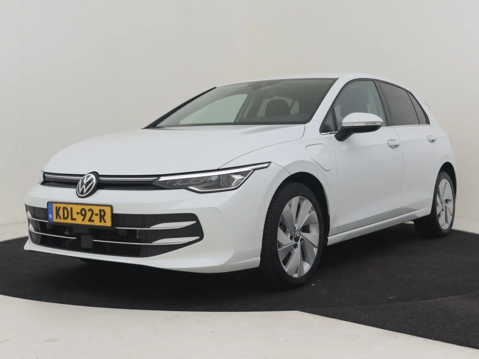 Volkswagen Golf (2025) — foto 1