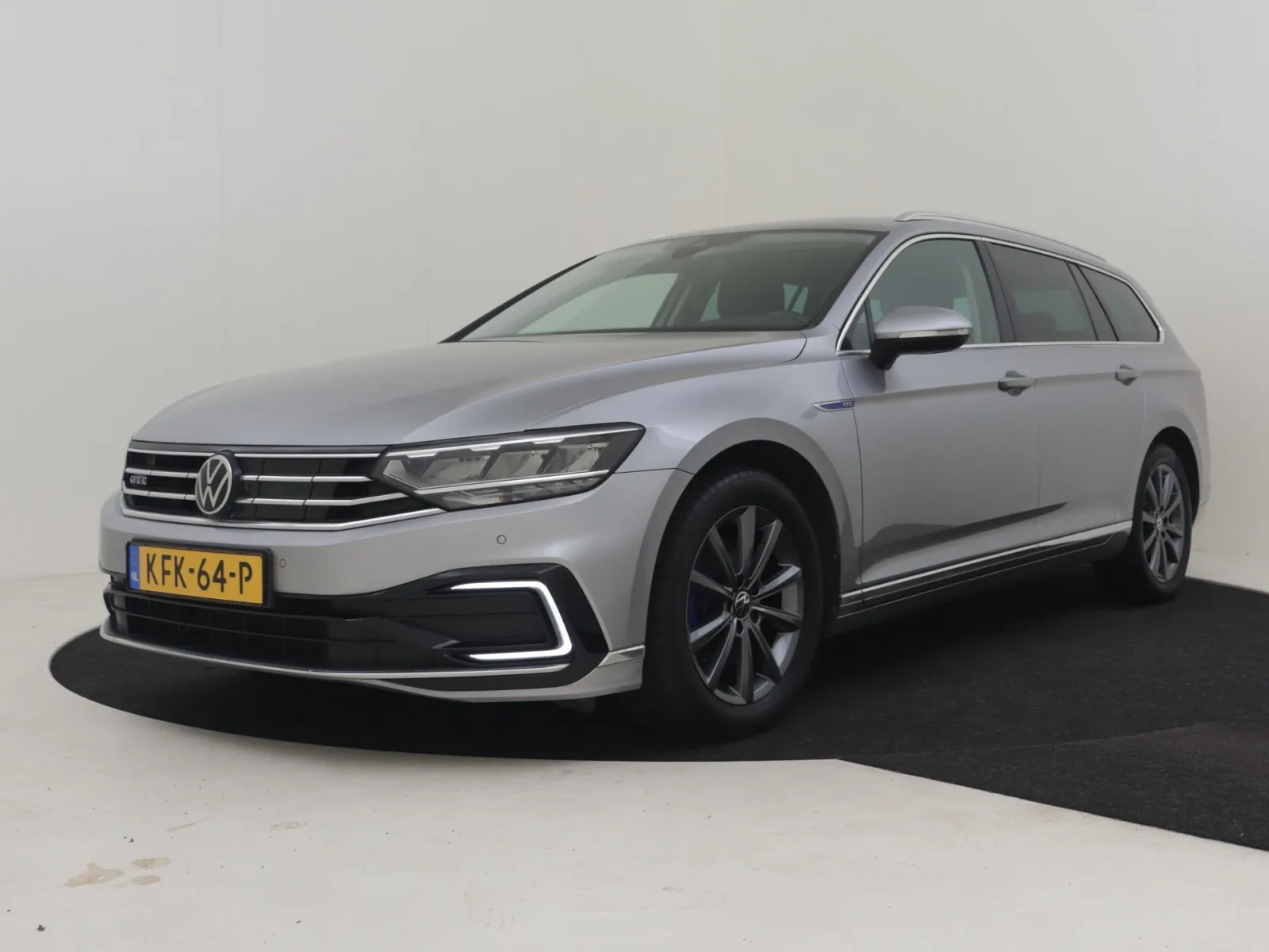 Volkswagen Passat (2021) — foto 1