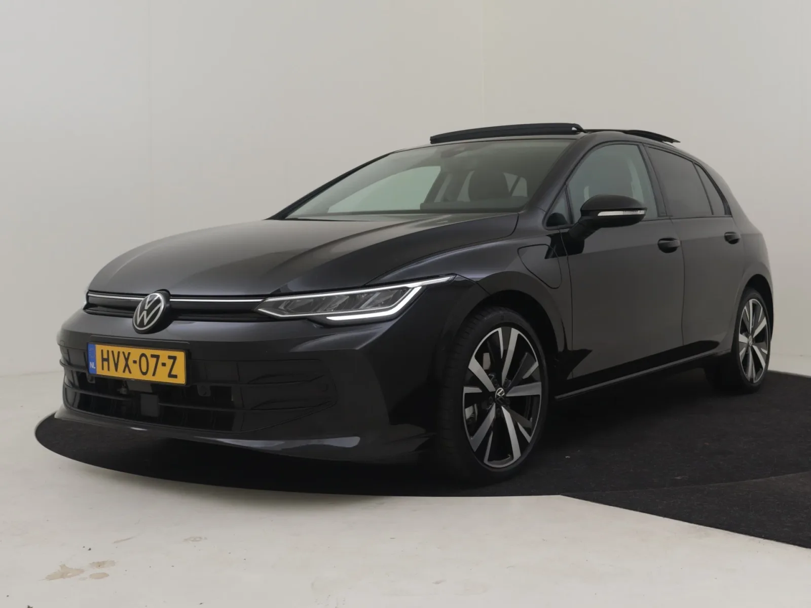 Volkswagen Golf (2025) — foto 1