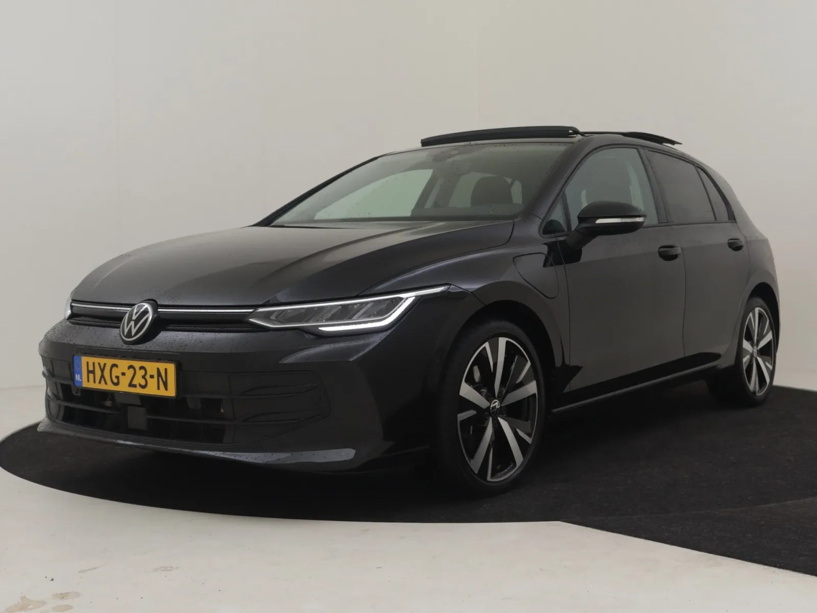 Volkswagen Golf (2025) — foto 1