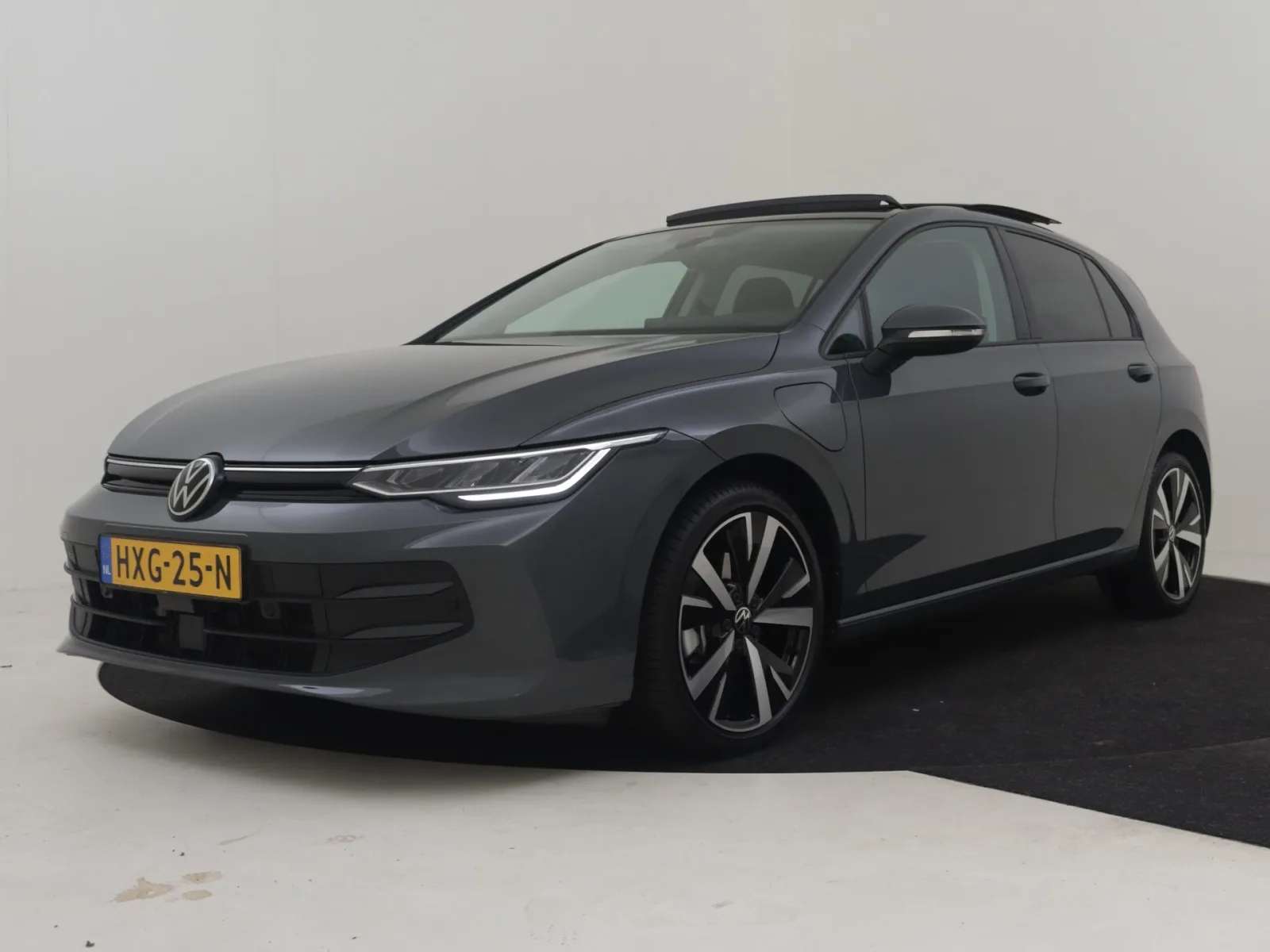 Volkswagen Golf (2025) — foto 1