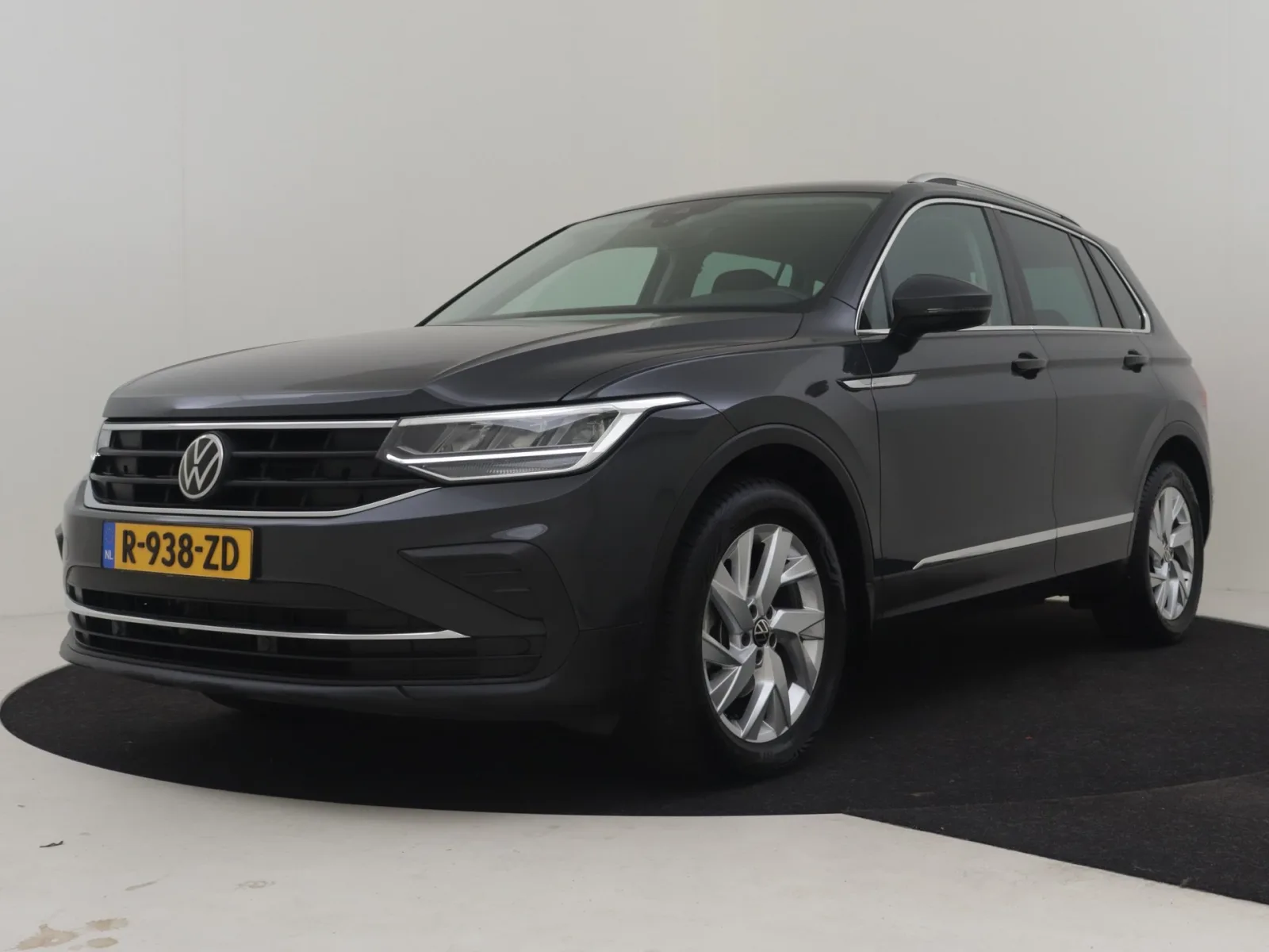 Volkswagen Tiguan (2022) — foto 1