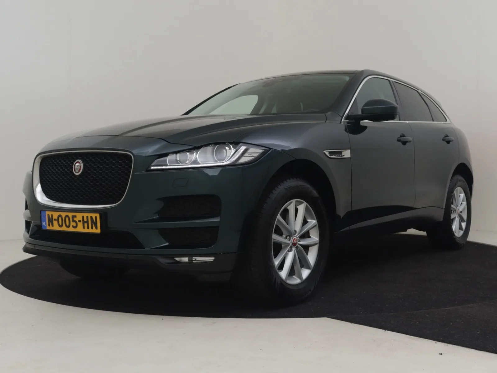 Jaguar F-Pace (2018) — foto 1