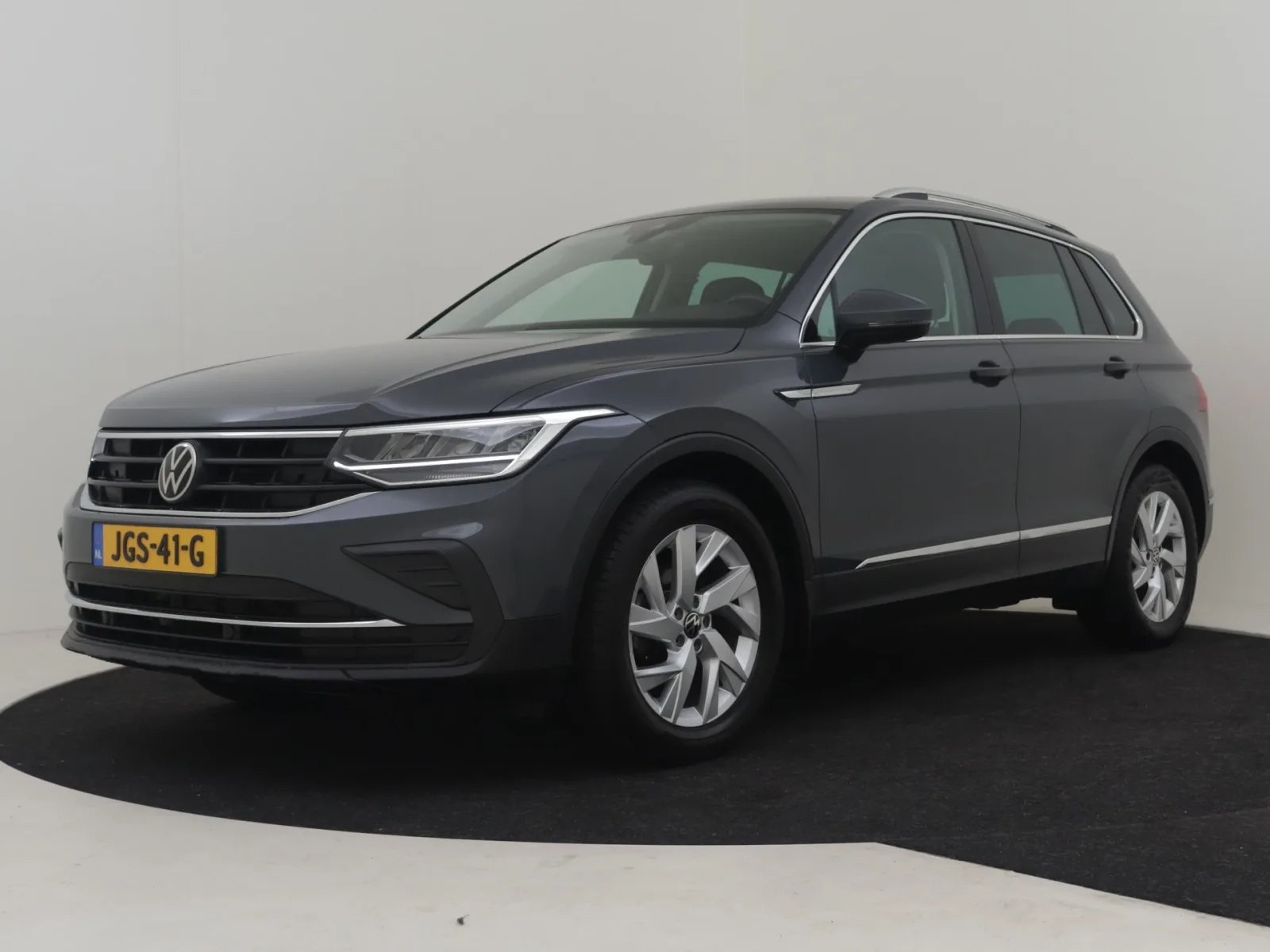Volkswagen Tiguan (2023) — foto 1