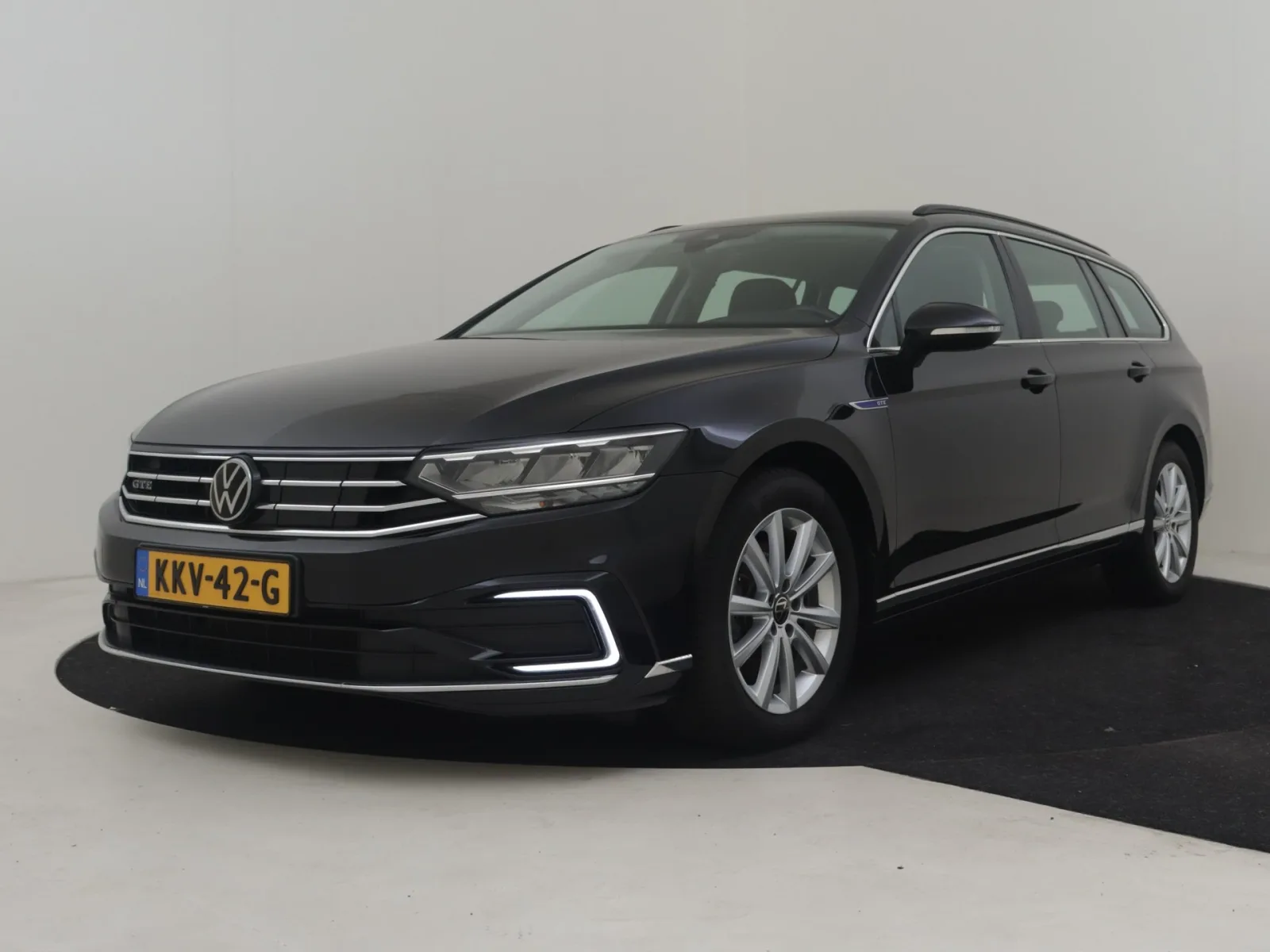 Volkswagen Passat (2023) — foto 1