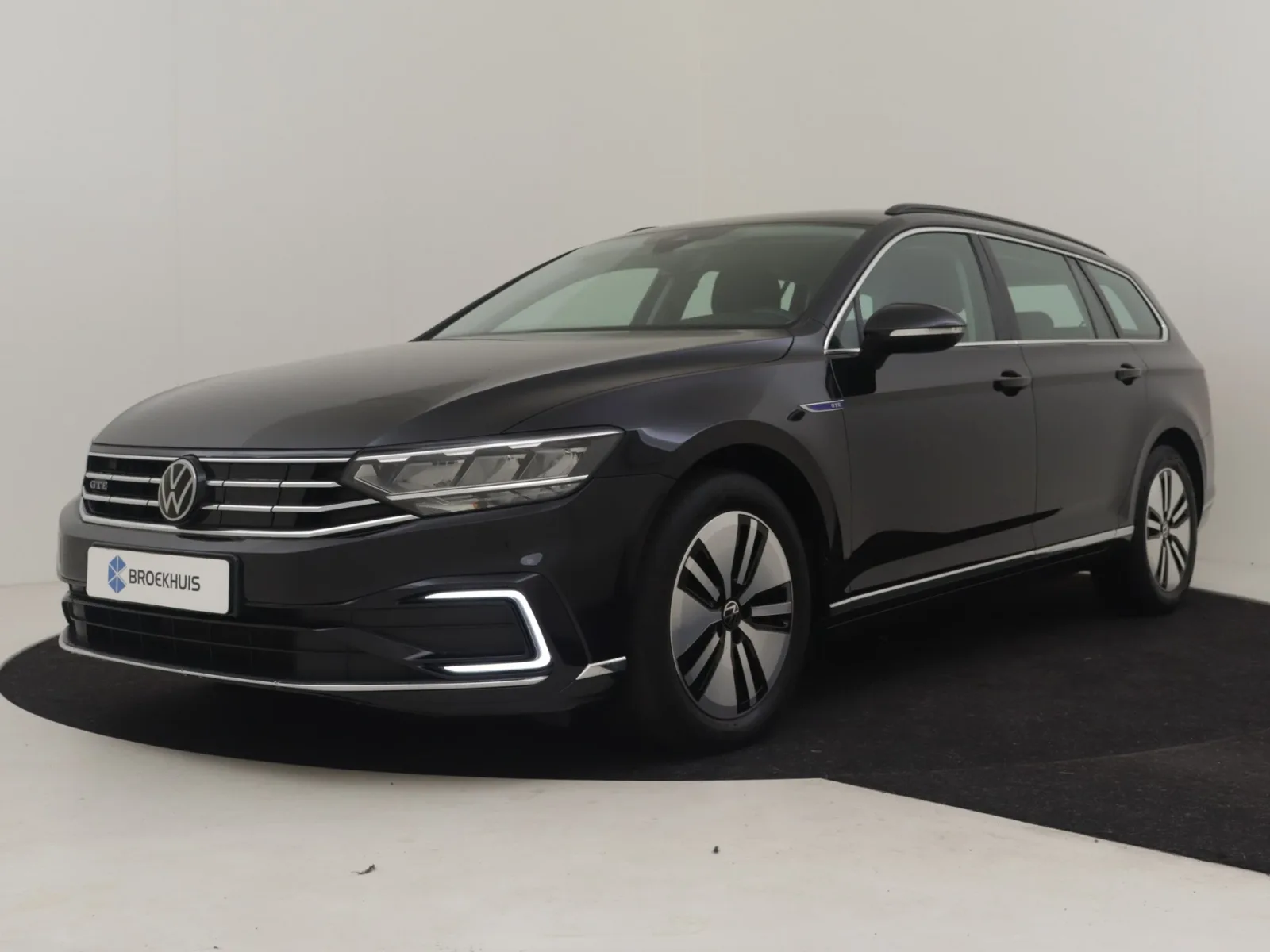 Volkswagen Passat (2023) — foto 1