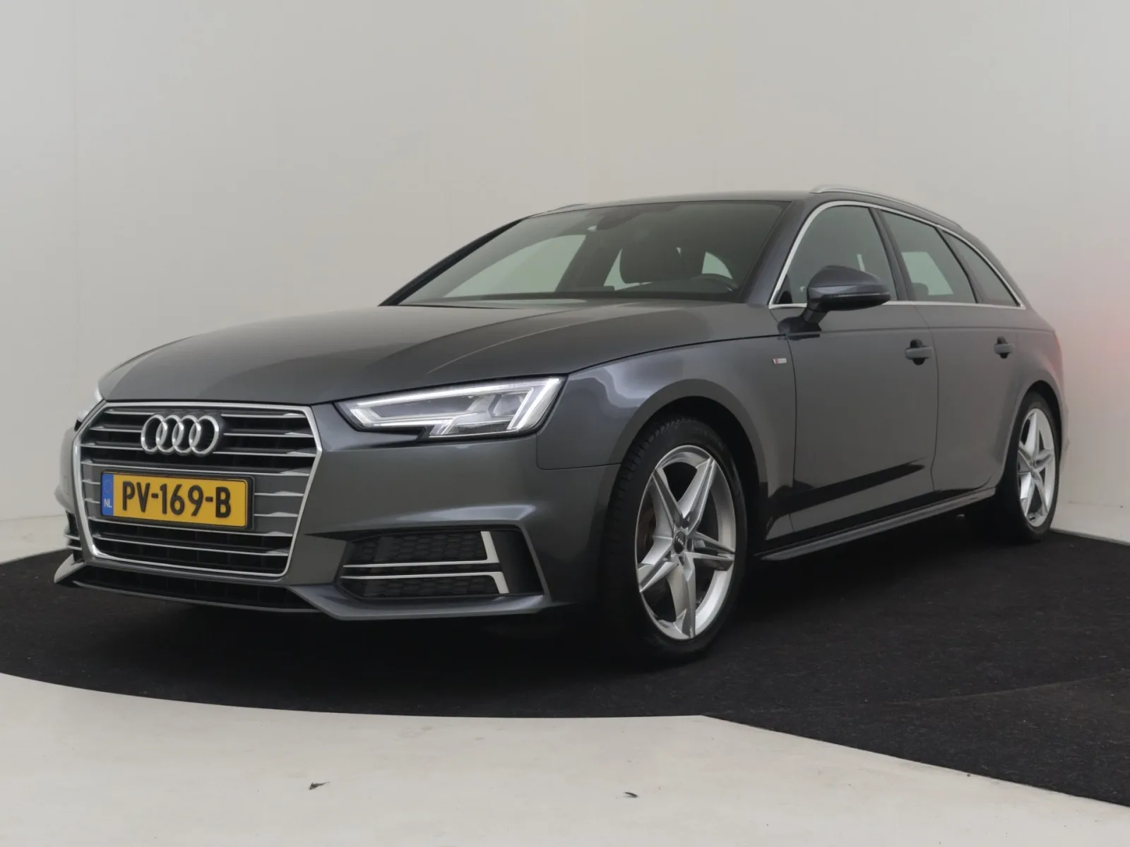Audi A4 (2017) — foto 1