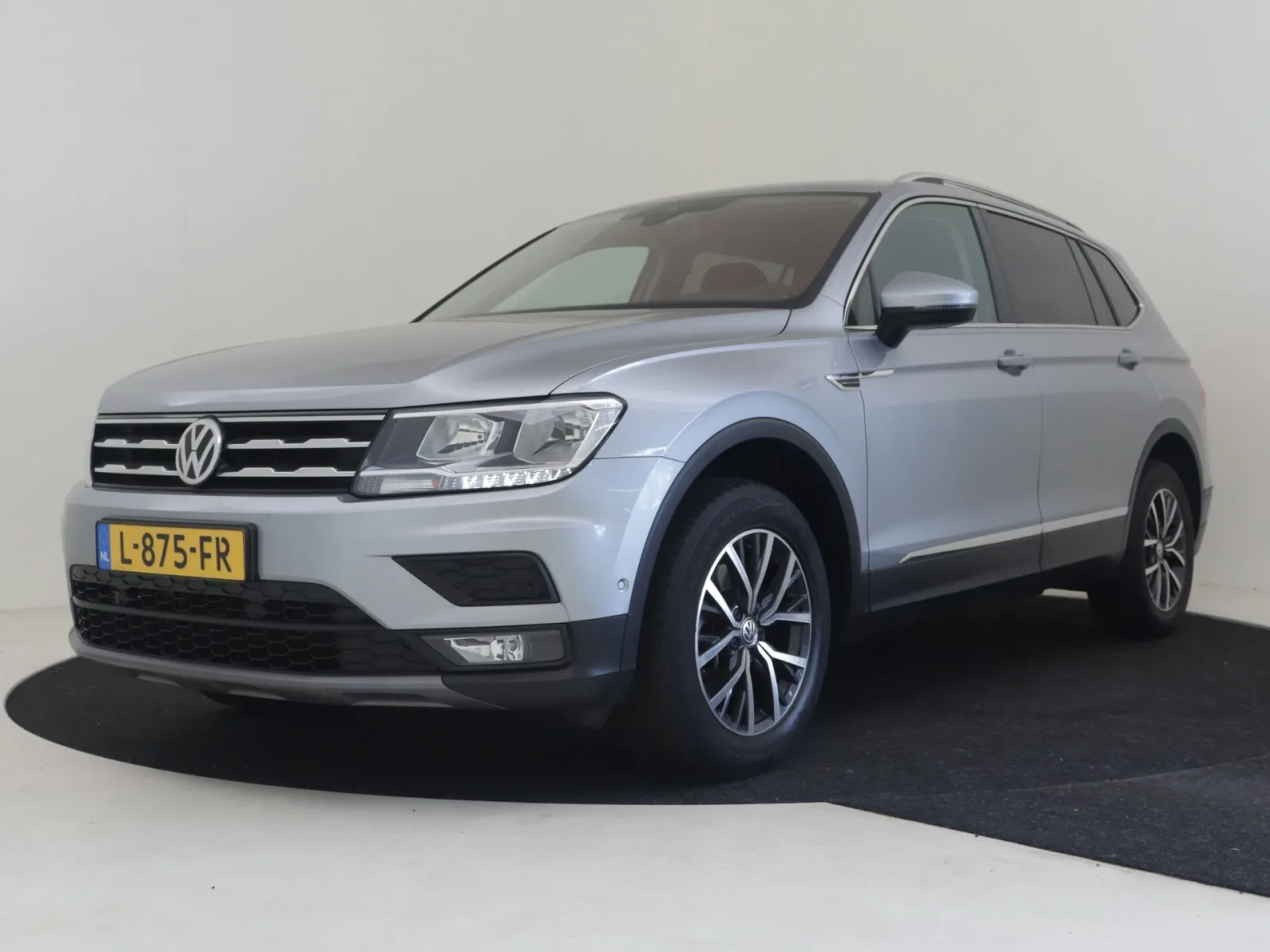 Volkswagen Tiguan (2021) — foto 1