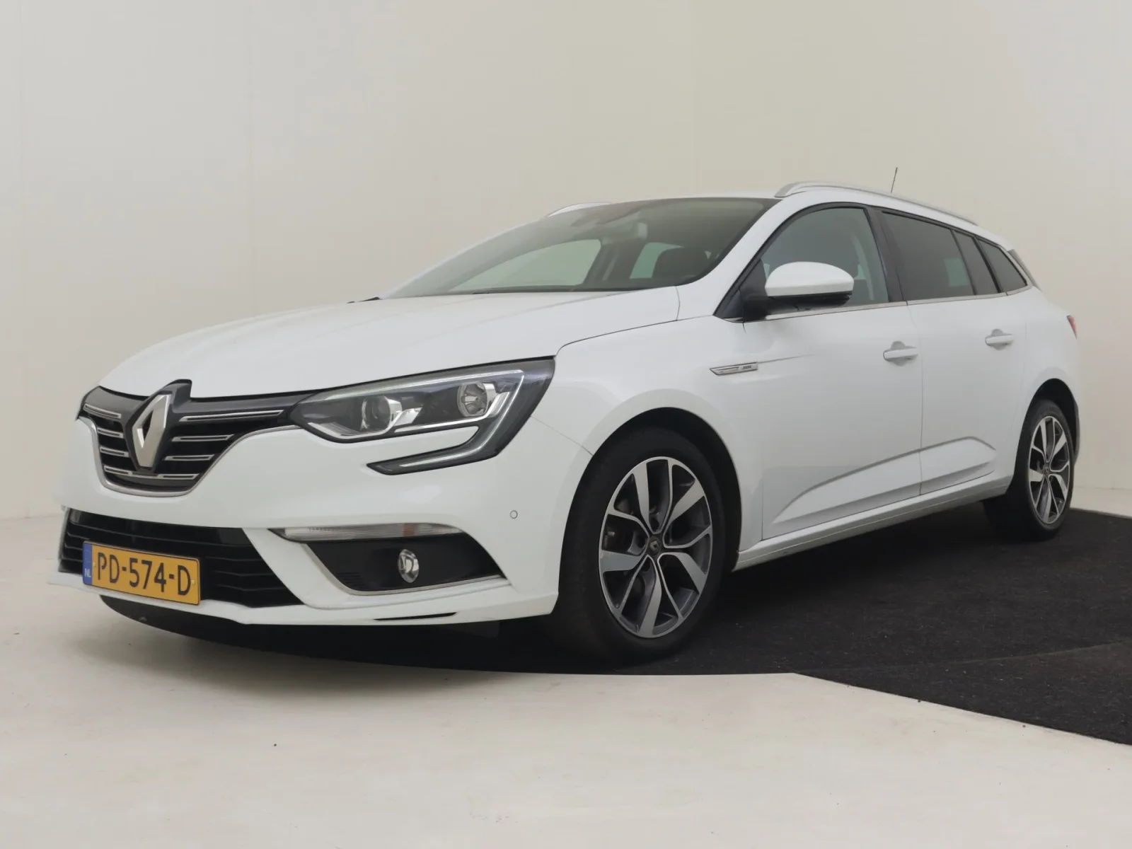 Renault Mégane (2017) — foto 1