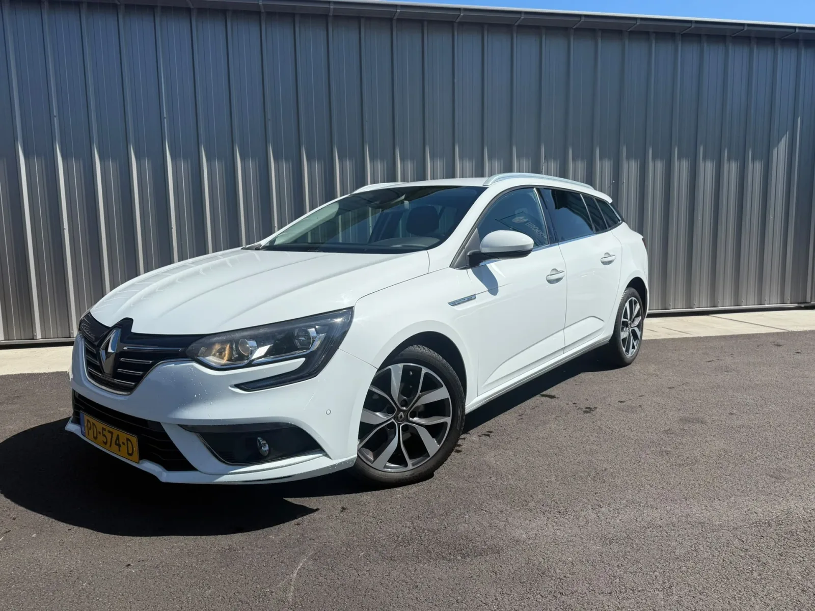 Renault Mégane (2017) — foto 1