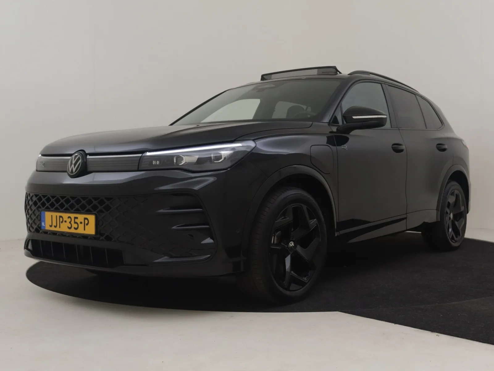 Volkswagen Tiguan (2025) — foto 1