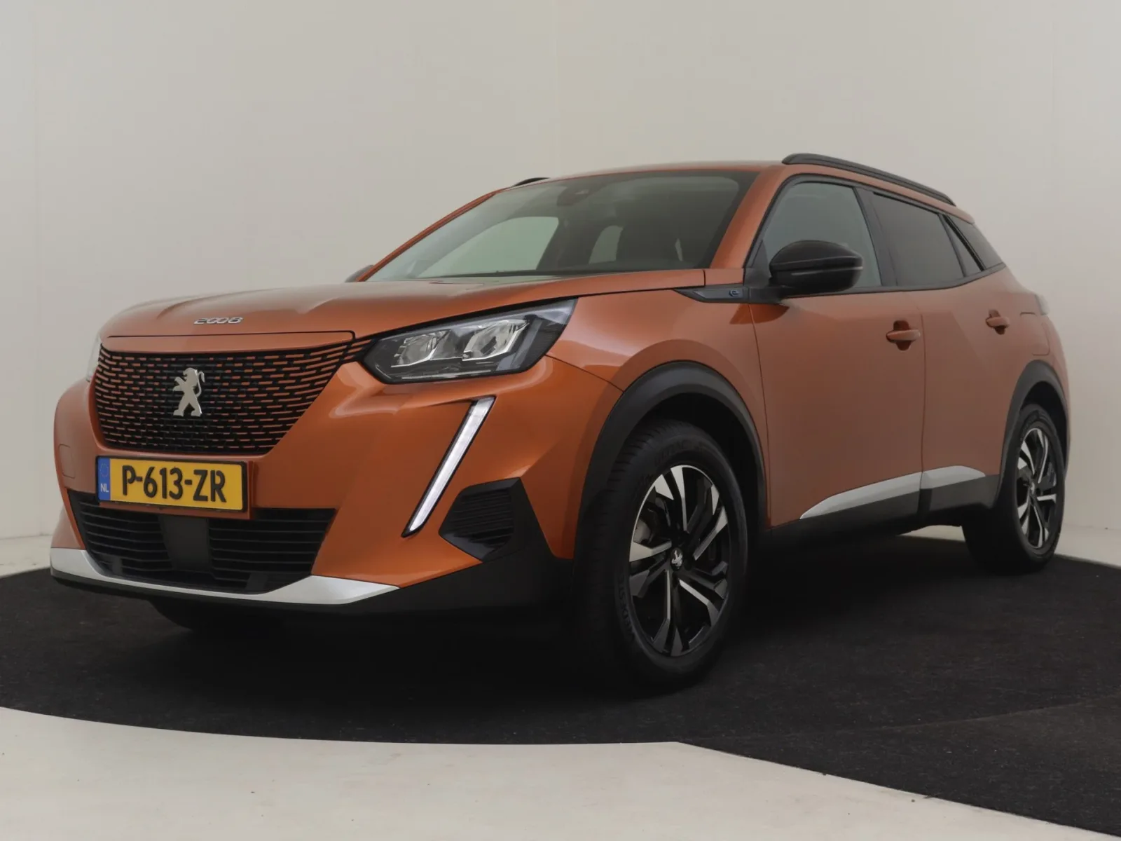 Peugeot e-2008 (2022) — foto 1
