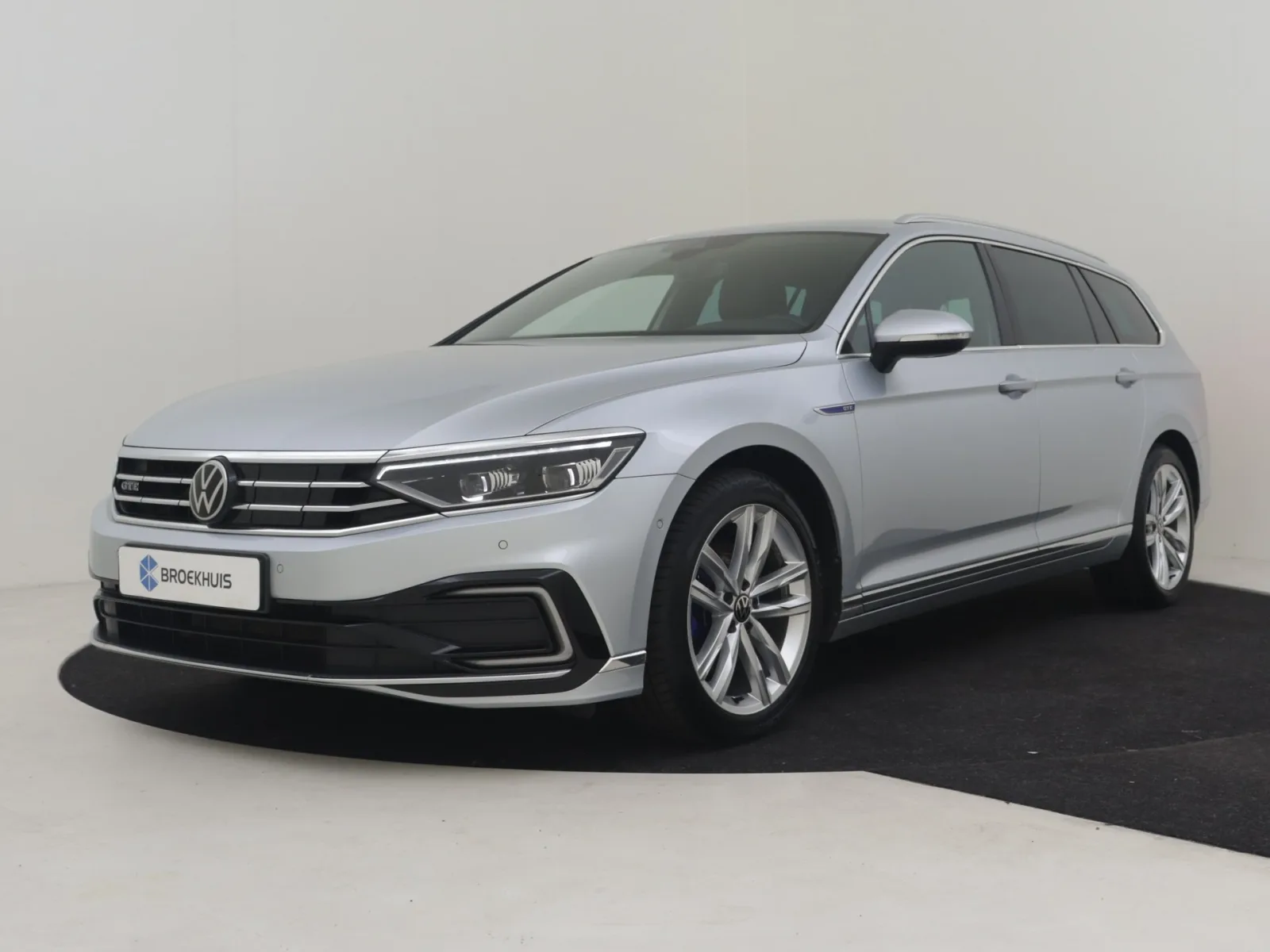 Volkswagen Passat (2022) — foto 1