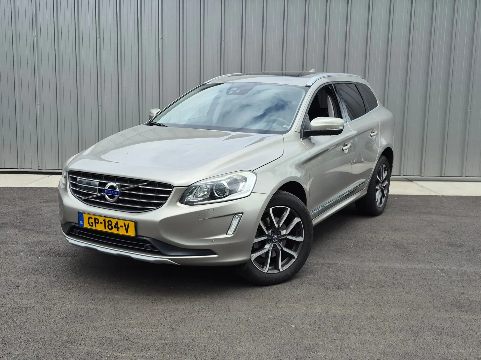 Volvo XC60 (2015) — foto 1
