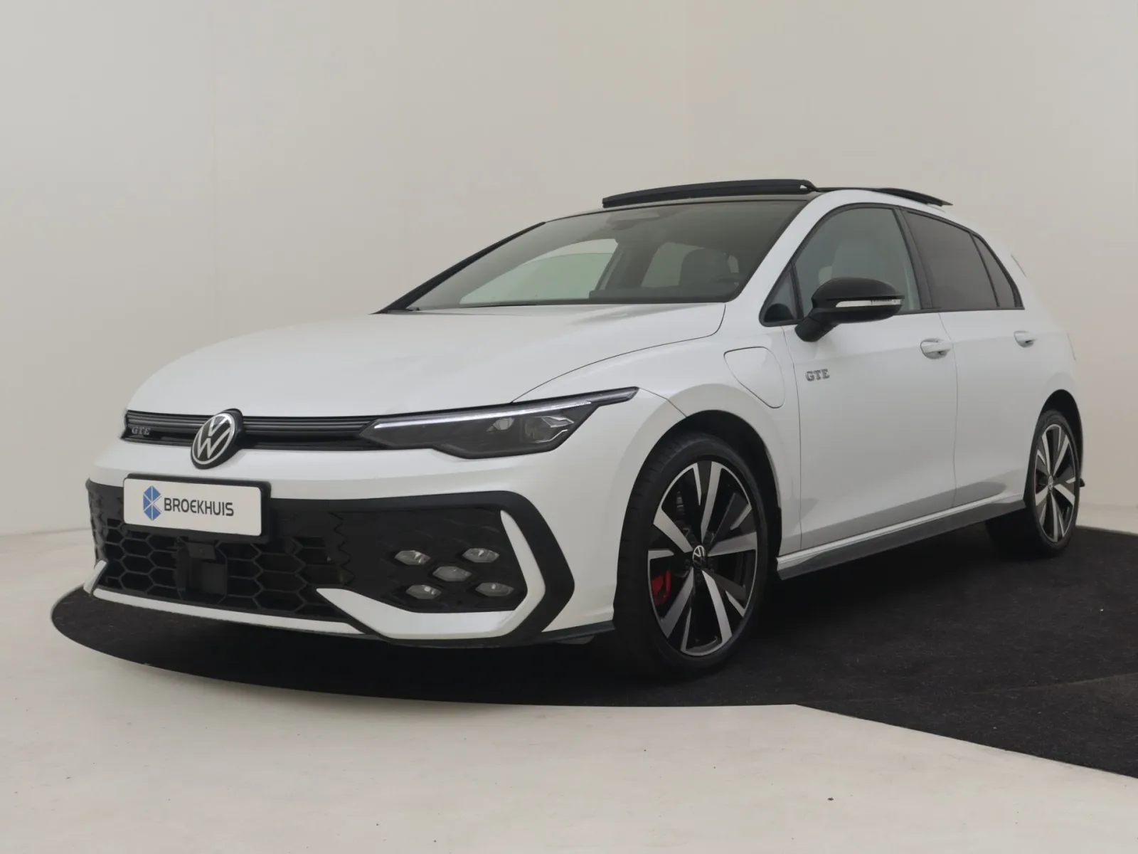 Volkswagen Golf (2025) — foto 1