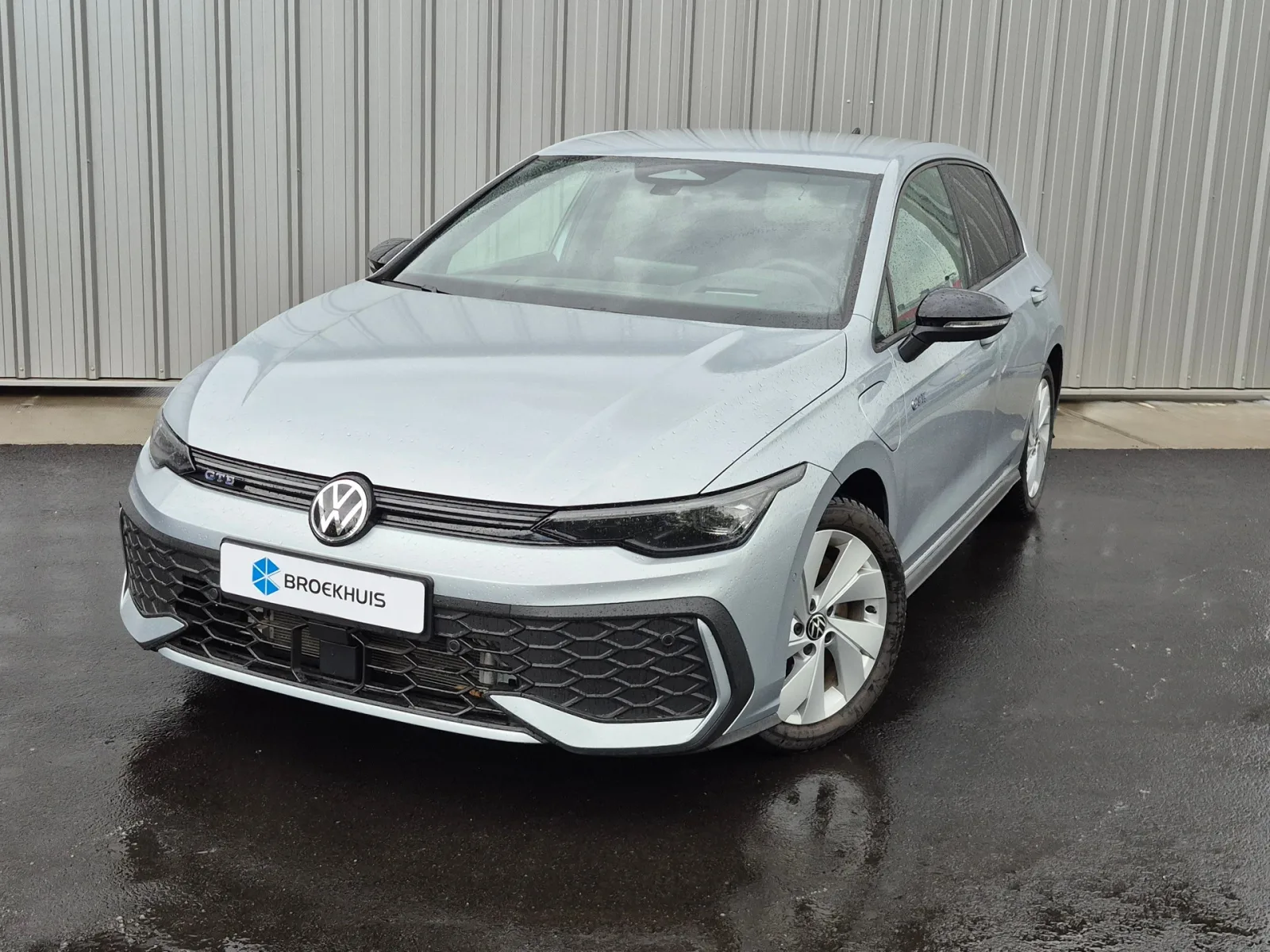 Volkswagen Golf (2025) — foto 1
