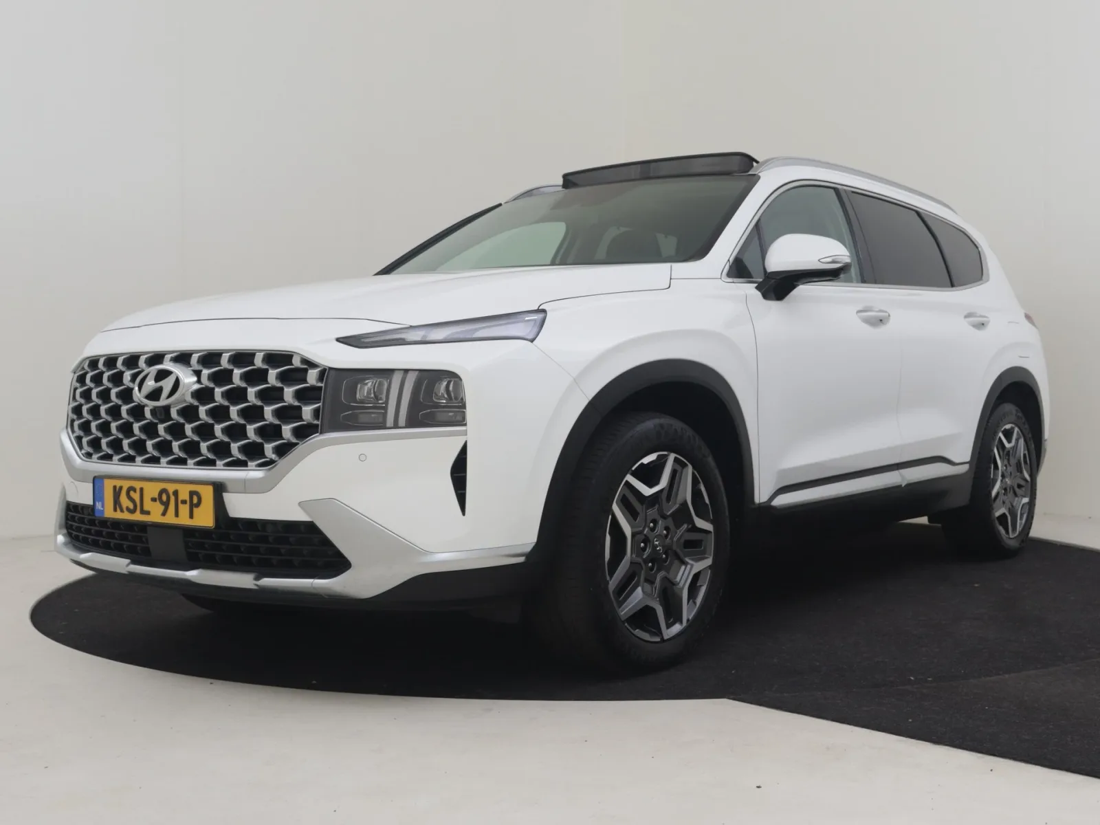 Hyundai Santa Fe (2023) — foto 1