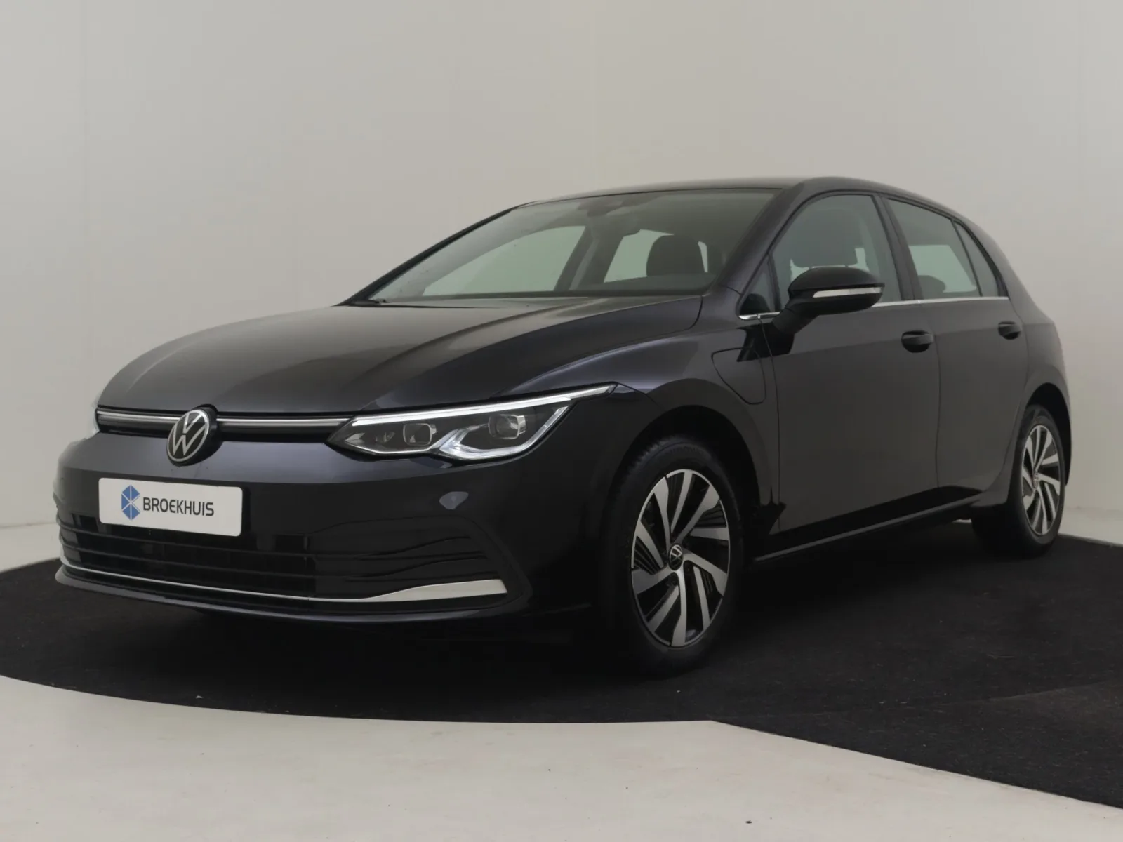Volkswagen Golf (2024) — foto 1