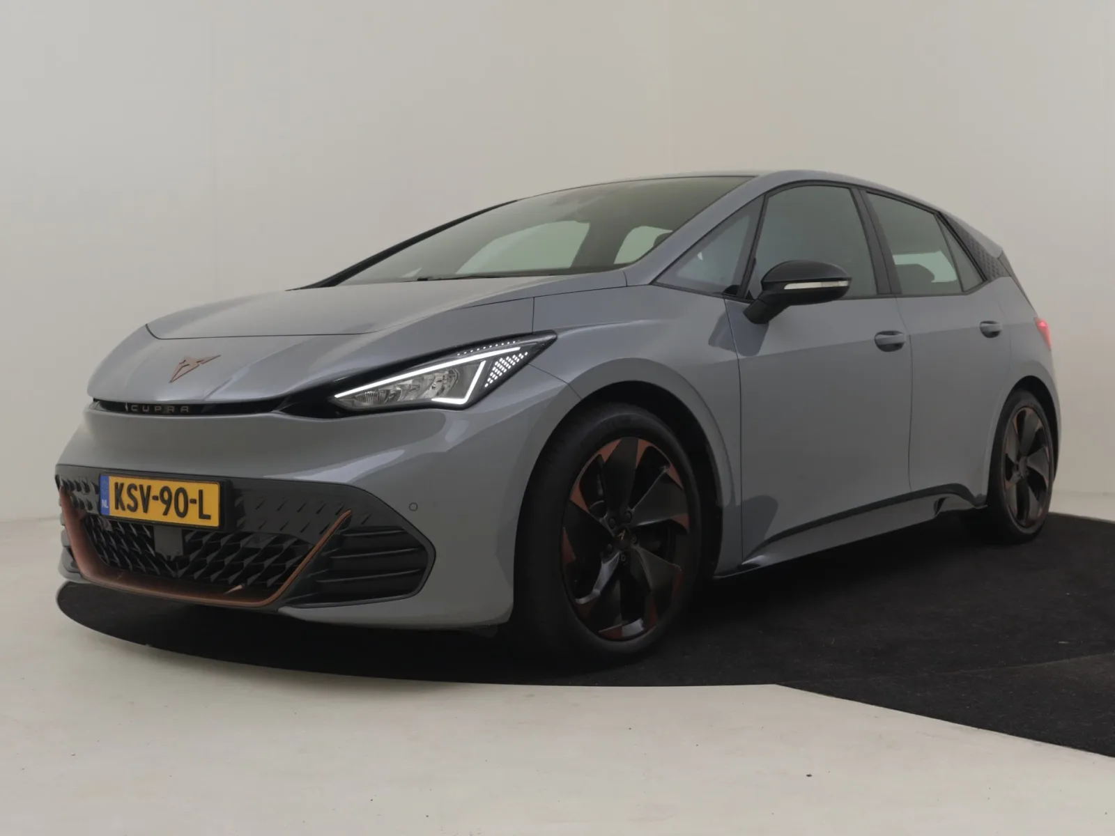 CUPRA Born (2023) — foto 1