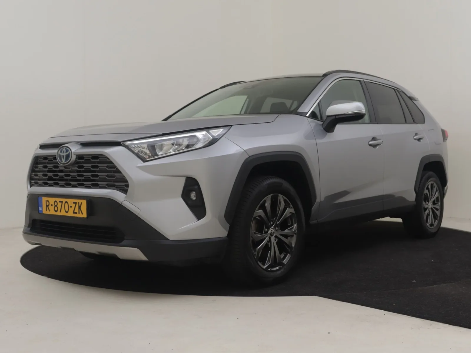 Toyota RAV4 (2023) — foto 1
