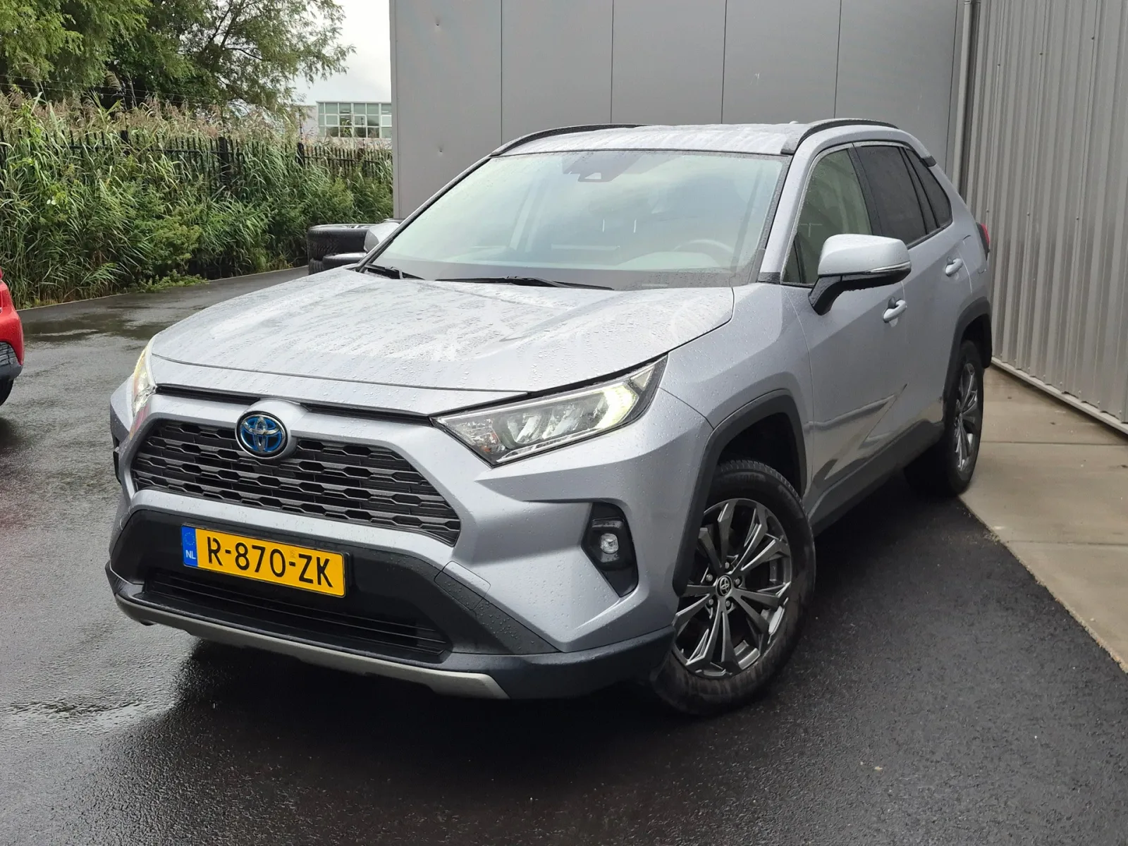 Toyota RAV4 (2023) — foto 1
