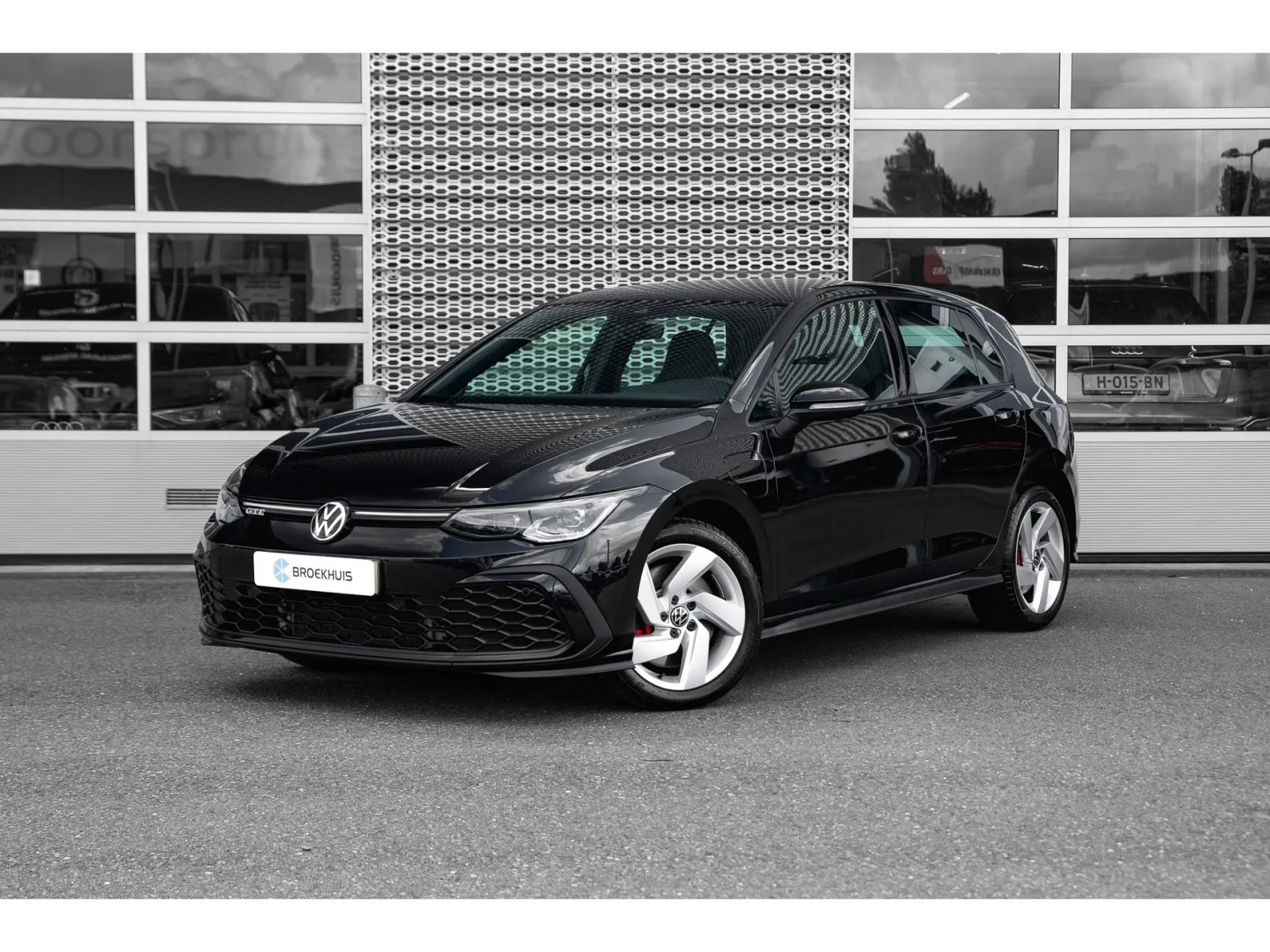 Volkswagen Golf (2023) — foto 1
