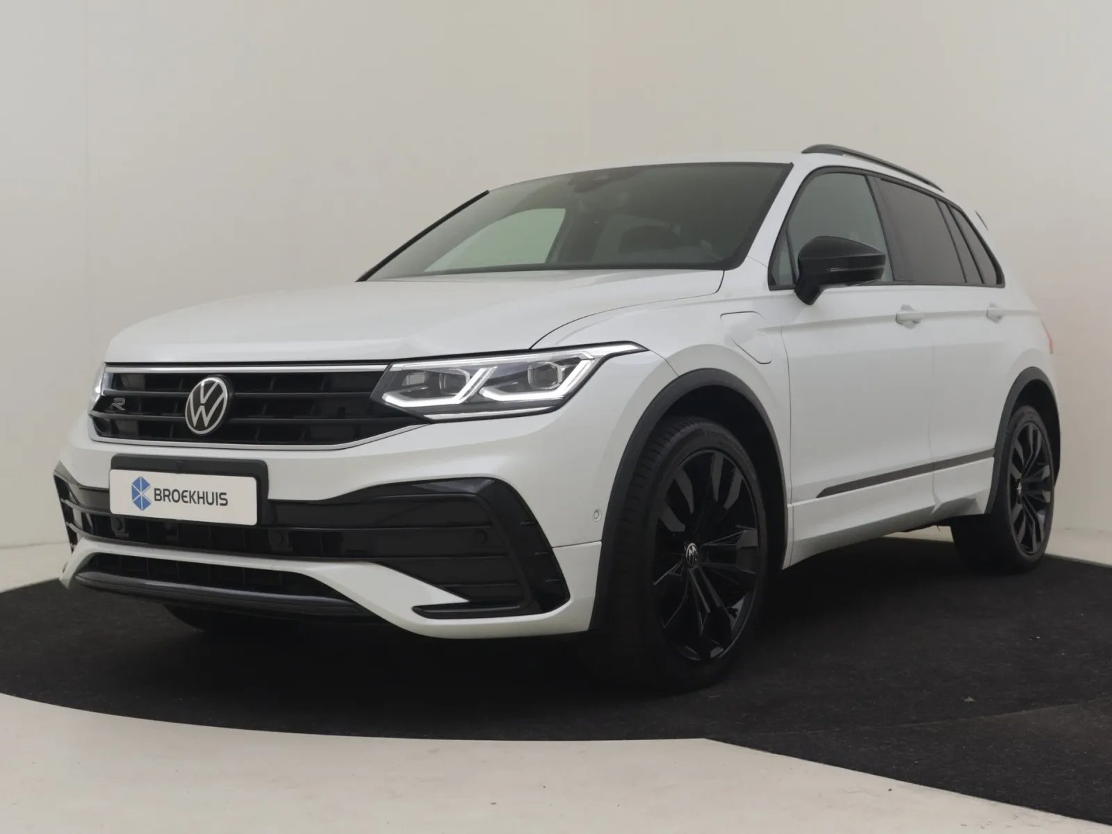 Volkswagen Tiguan (2022) — foto 1