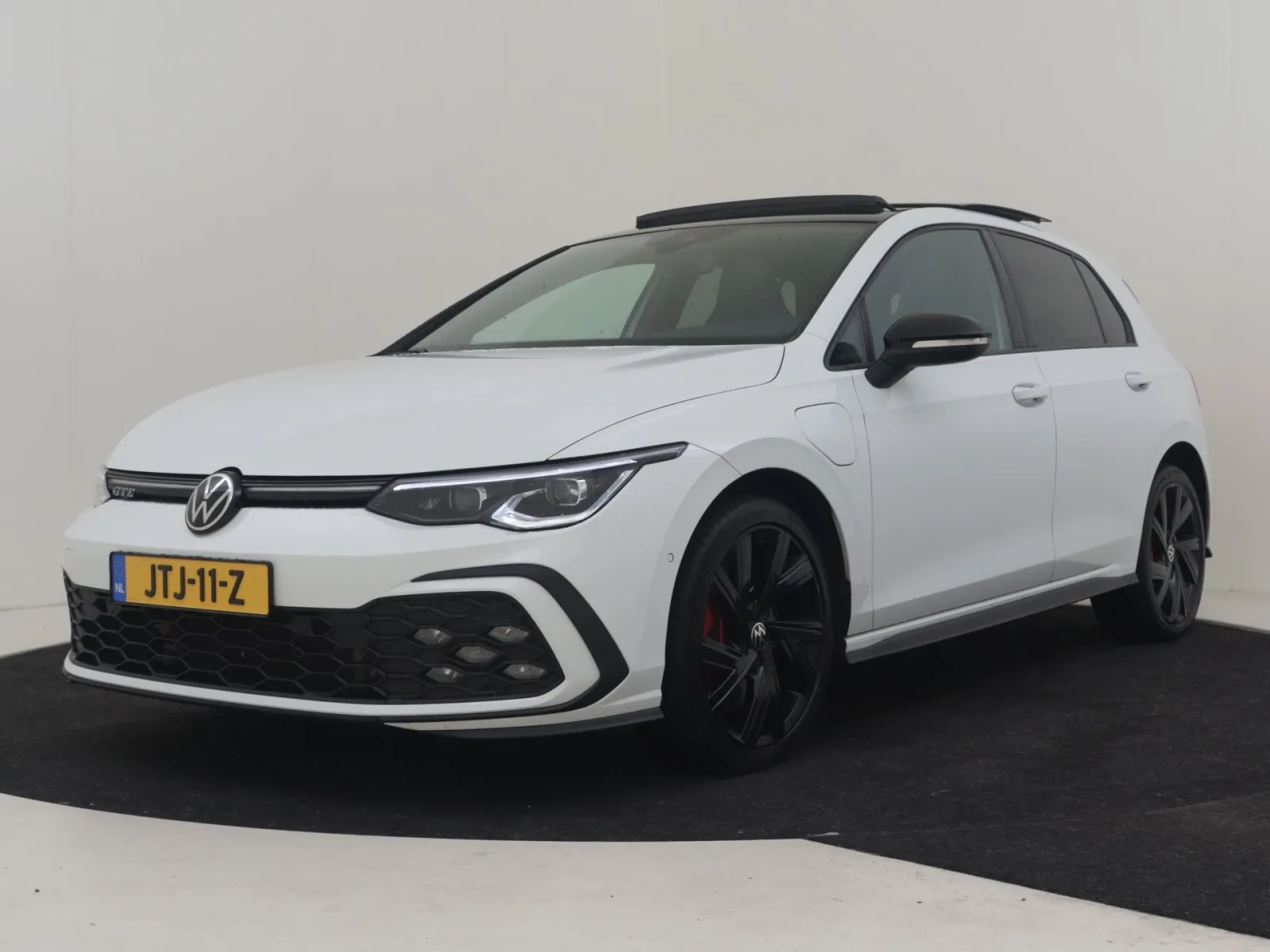 Volkswagen Golf (2022) — foto 1