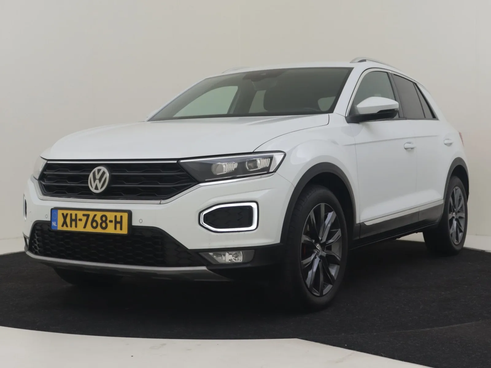 Volkswagen T-Roc (2019) — foto 1