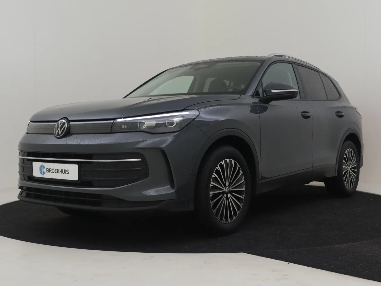 Volkswagen Tiguan (2024) — foto 1