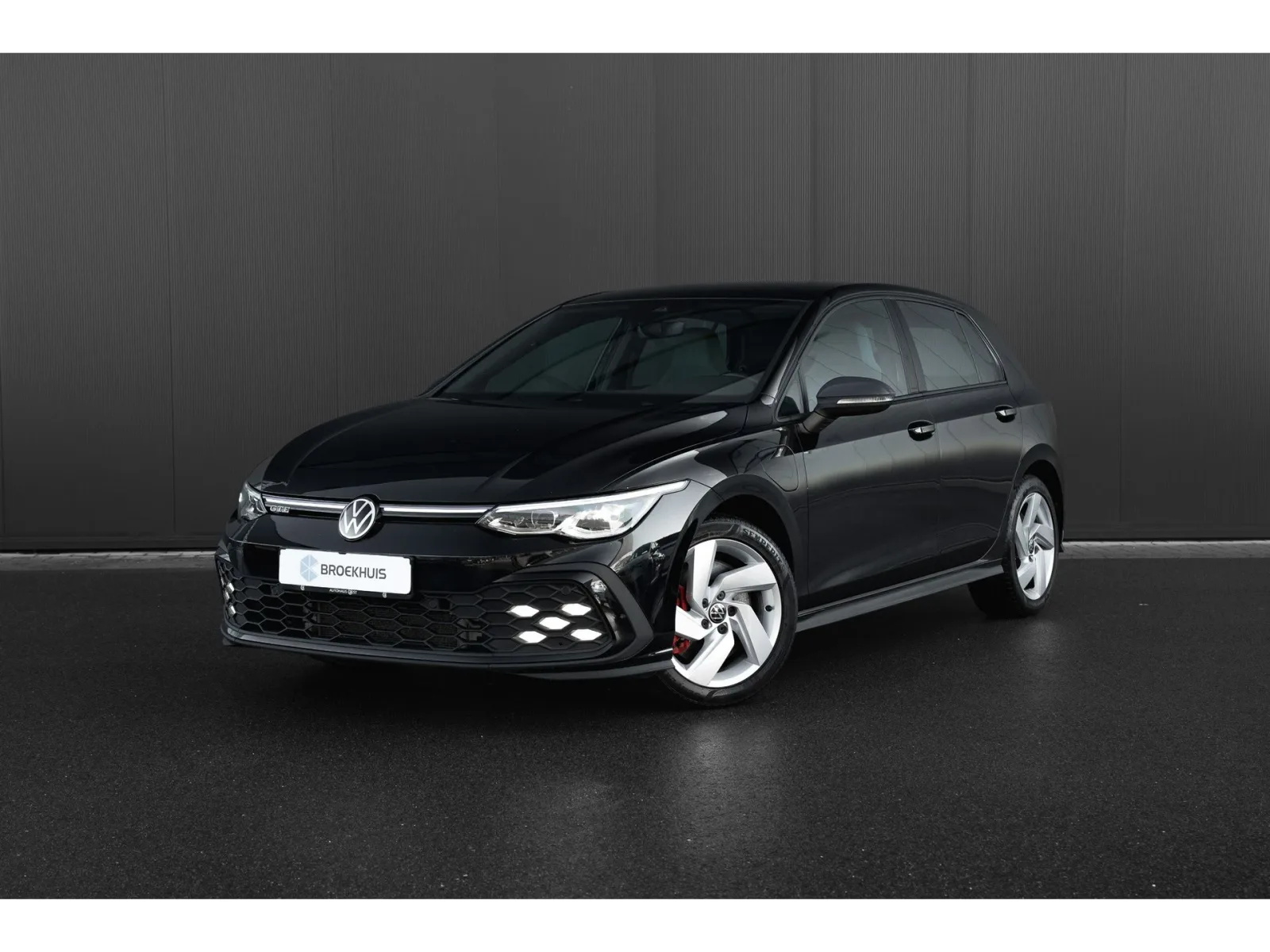 Volkswagen Golf (2022) — foto 1